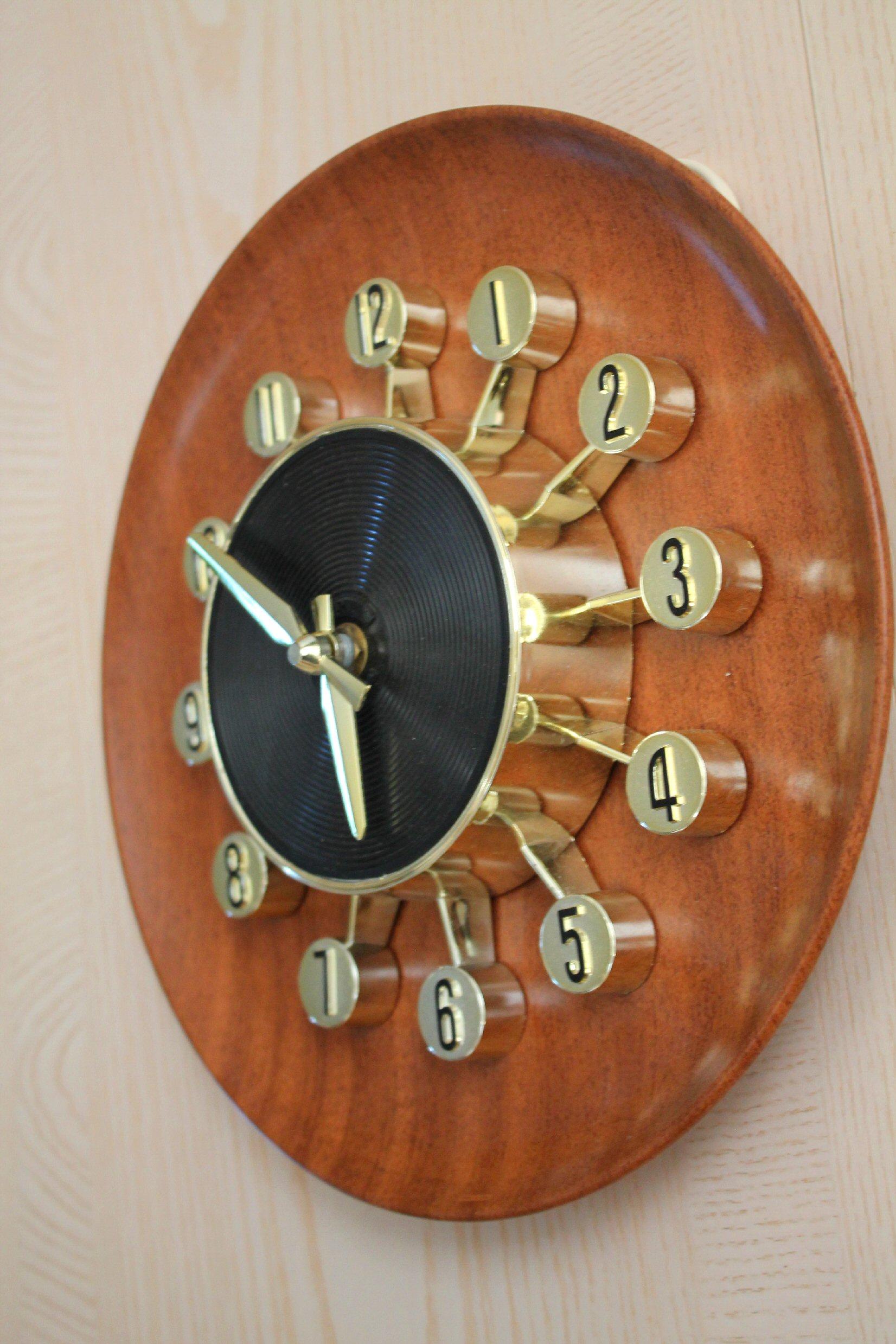Time Warp!

1959 Sputnik Styled 
Spartus Wall Clock

New Old Stock! 
Mint Vintage Condition!

This is a spectacular find! An unused Sputnik style mid century modern Spartus  wall clock! Gold hands and golden sputnik shape that has the numbers on it.