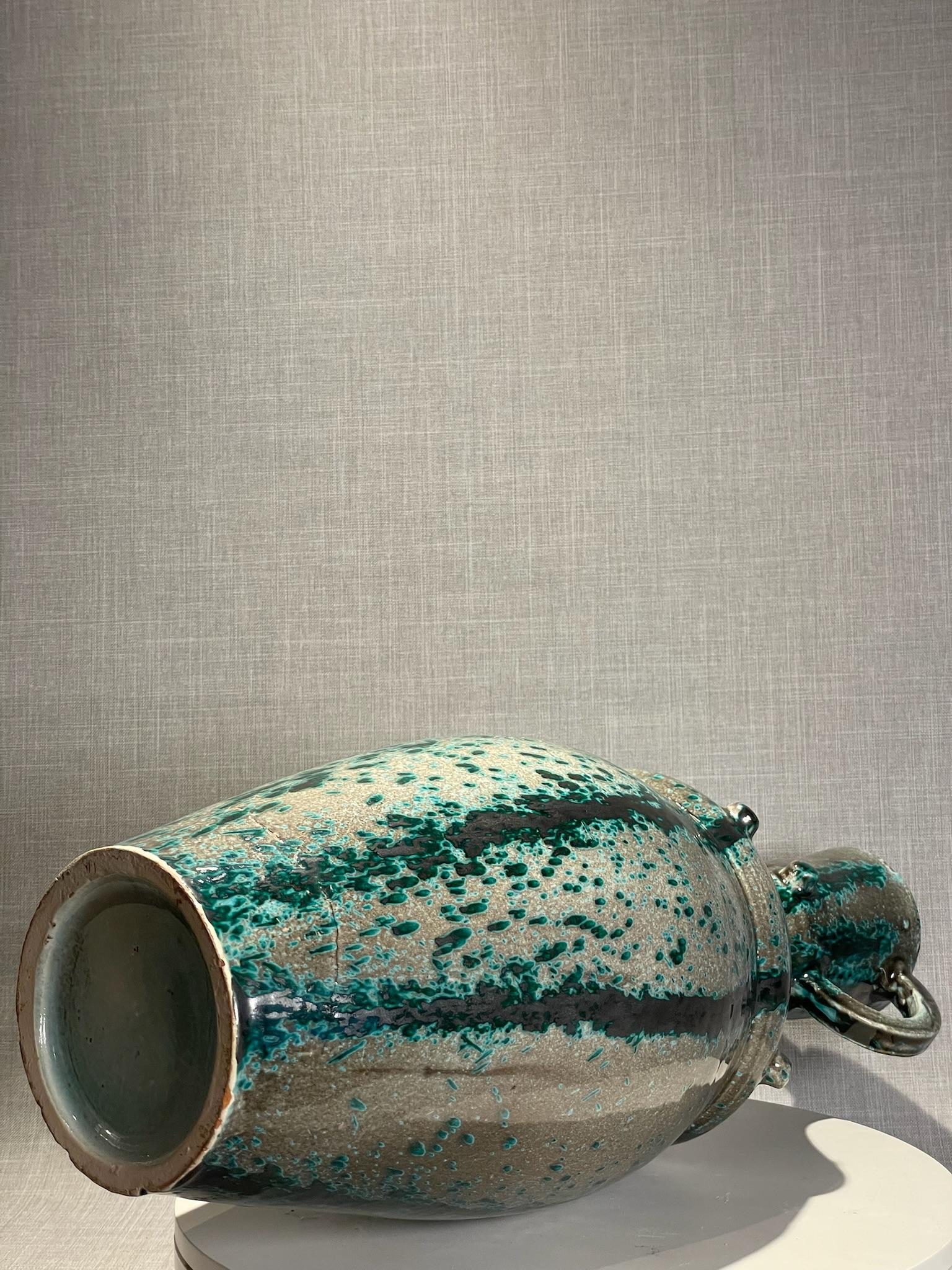 Mid-Century moderno Urna in terracotta smaltata verde e nera, moderna, di metà secolo in vendita