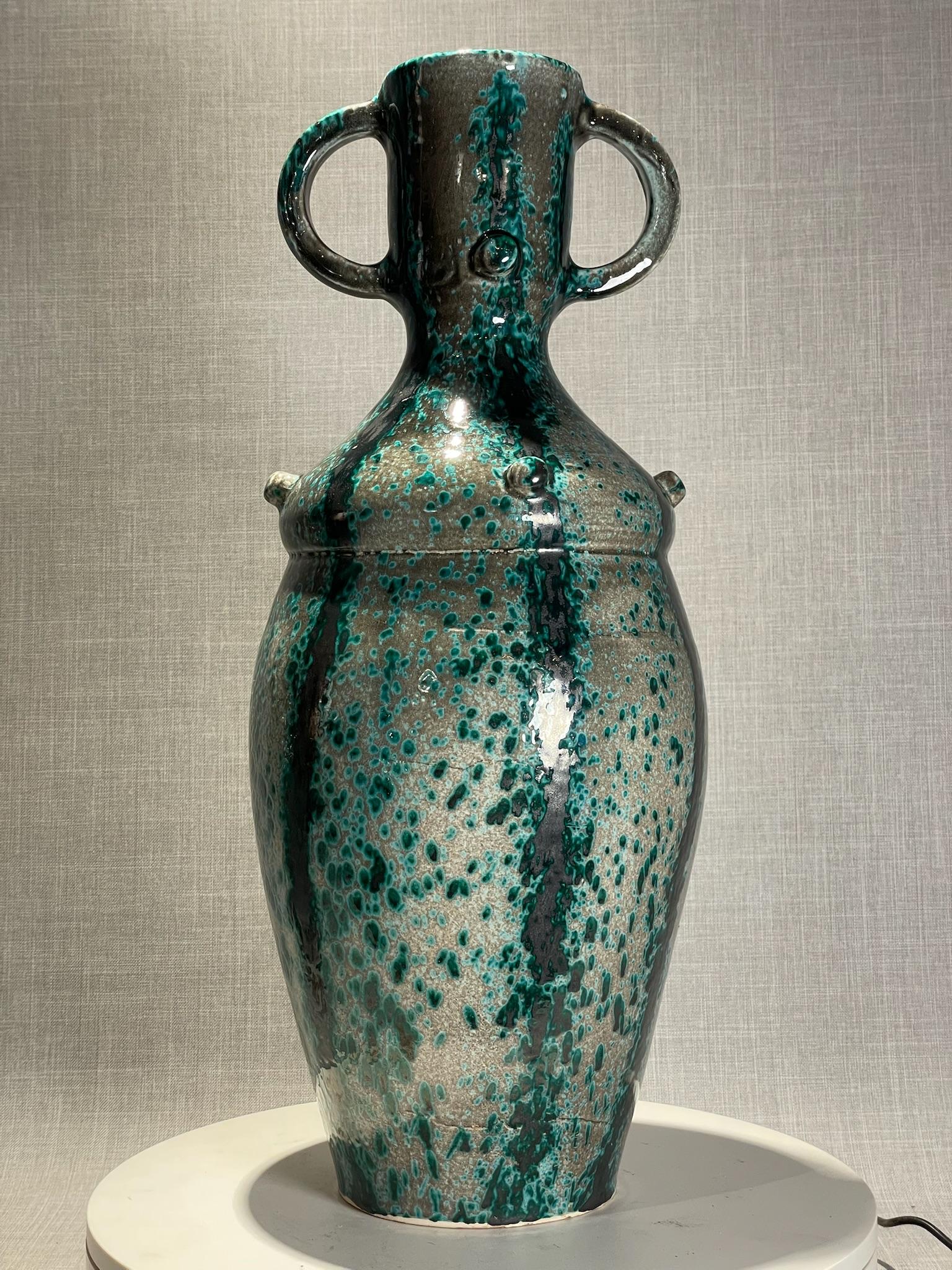 Smaltato Urna in terracotta smaltata verde e nera, moderna, di metà secolo in vendita