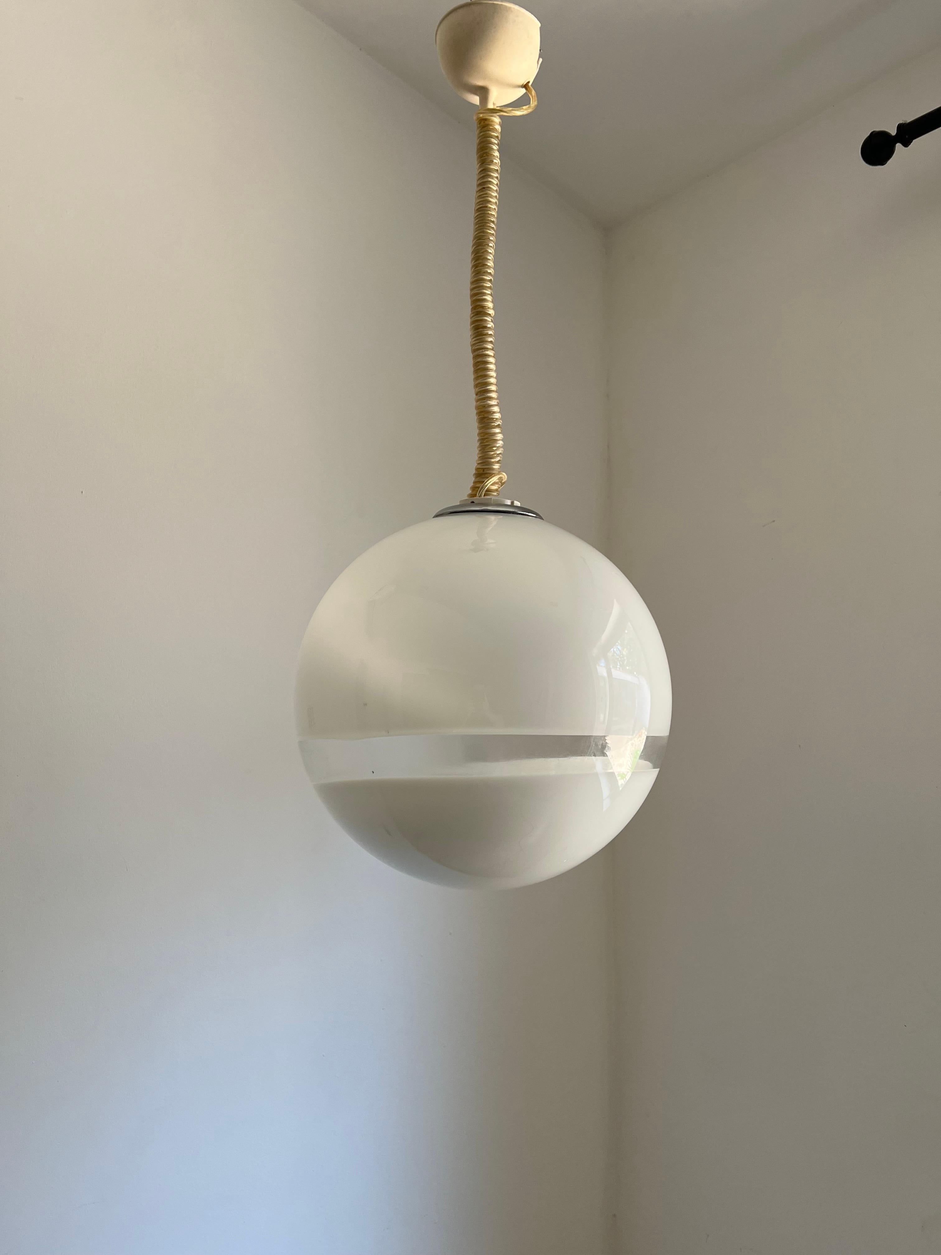 Lustre sphérique moderne du milieu du siècle dernier en verre de Murano  Leucos, Italie, années 1970 en vente 1
