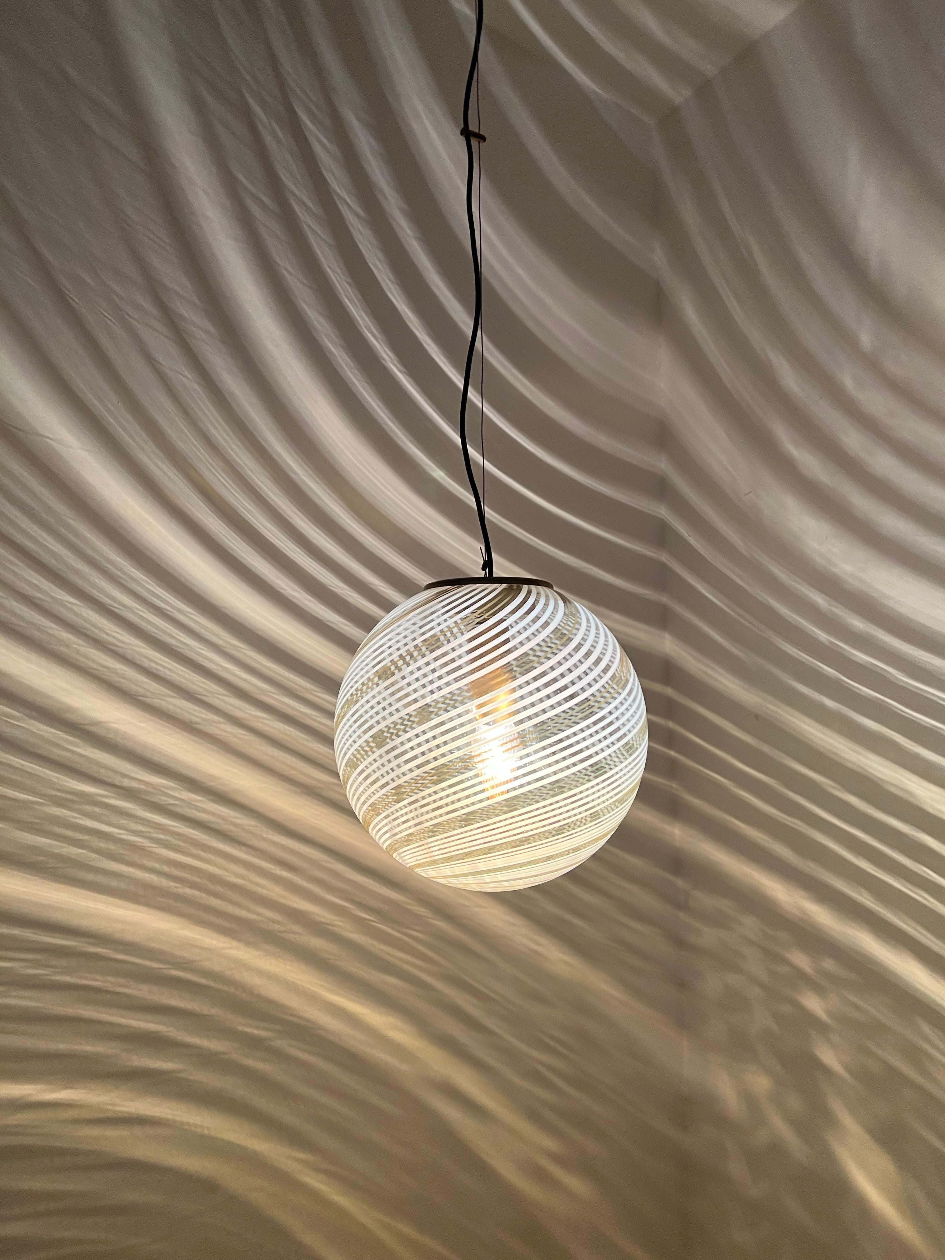 Lampadario a sfera moderno di metà secolo in vetro di Murano di Venini, circa 1970 in vendita 8