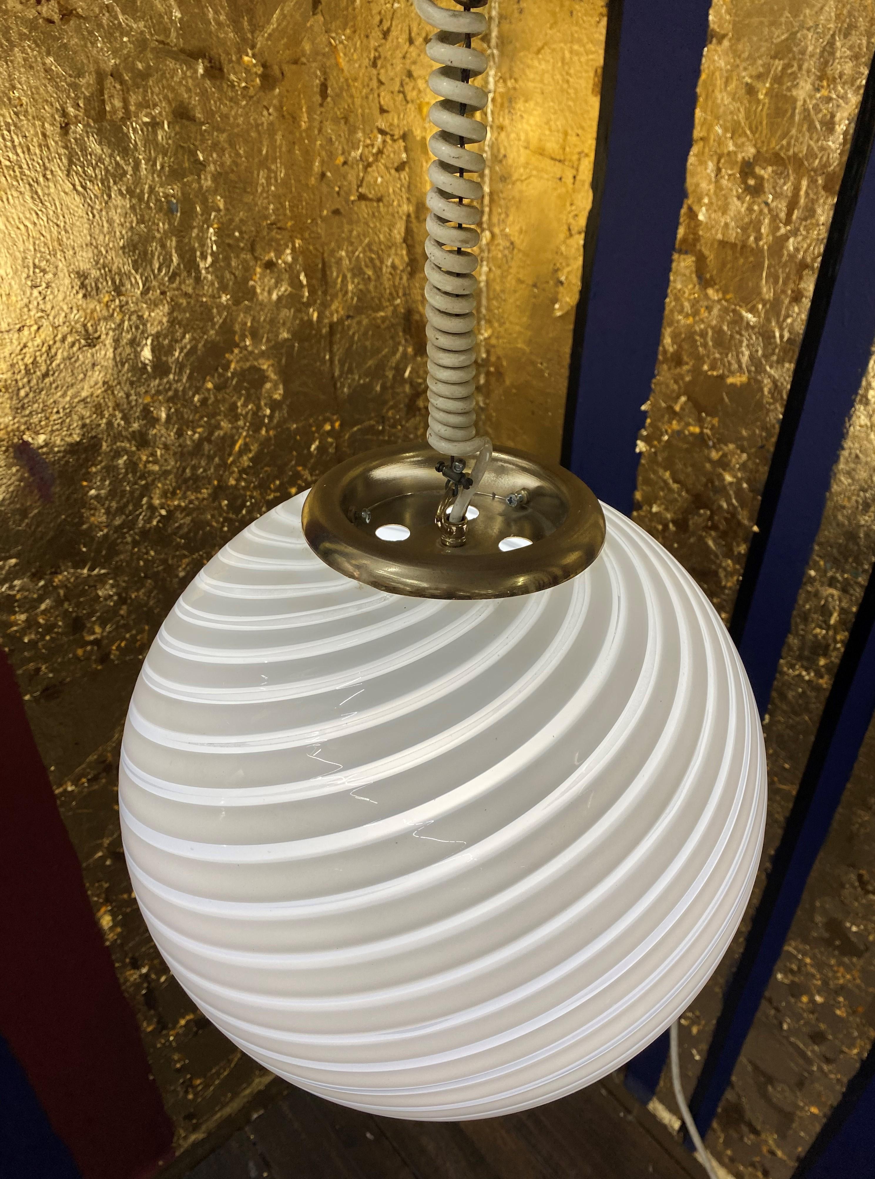 Italian Mid-Century Modern Sphere Chandelier in Murano Swirl Glass by Venini, circa 1970 For Sale