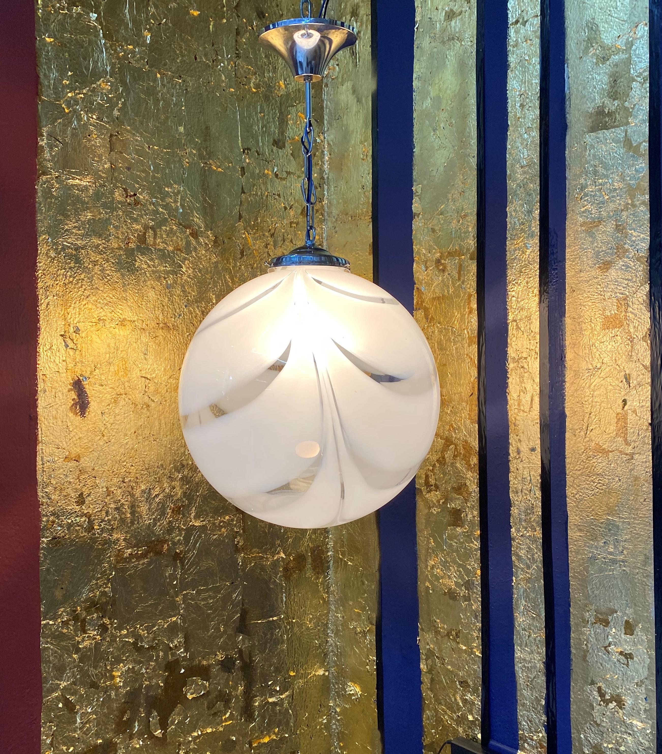 Italian Mid-Century Modern Sphere Chandelier in Murano Swirl Glass by Venini, circa 1970 For Sale