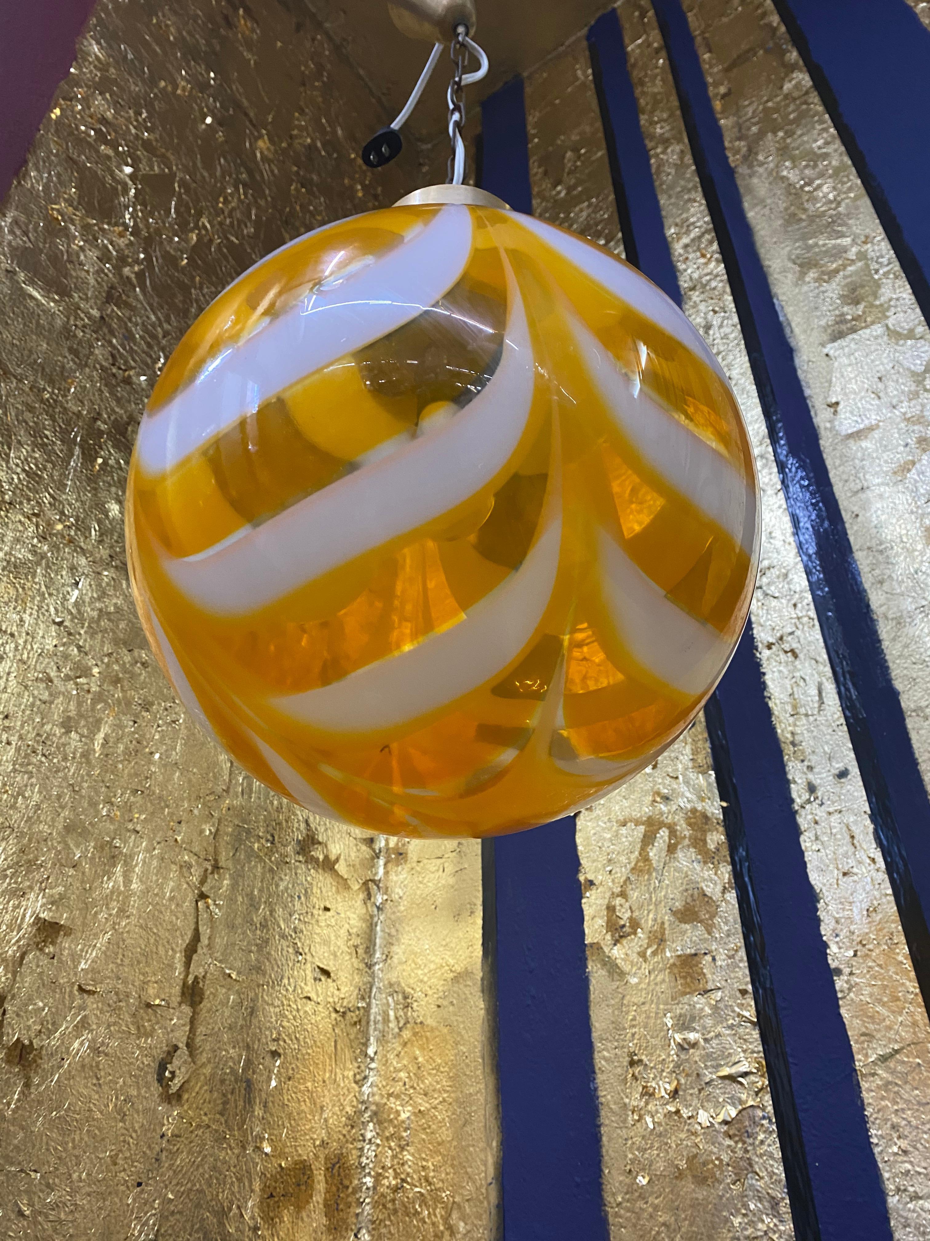 20th Century Mid-Century Modern Sphere Chandelier in Murano Swirl Glass by Venini, circa 1970
