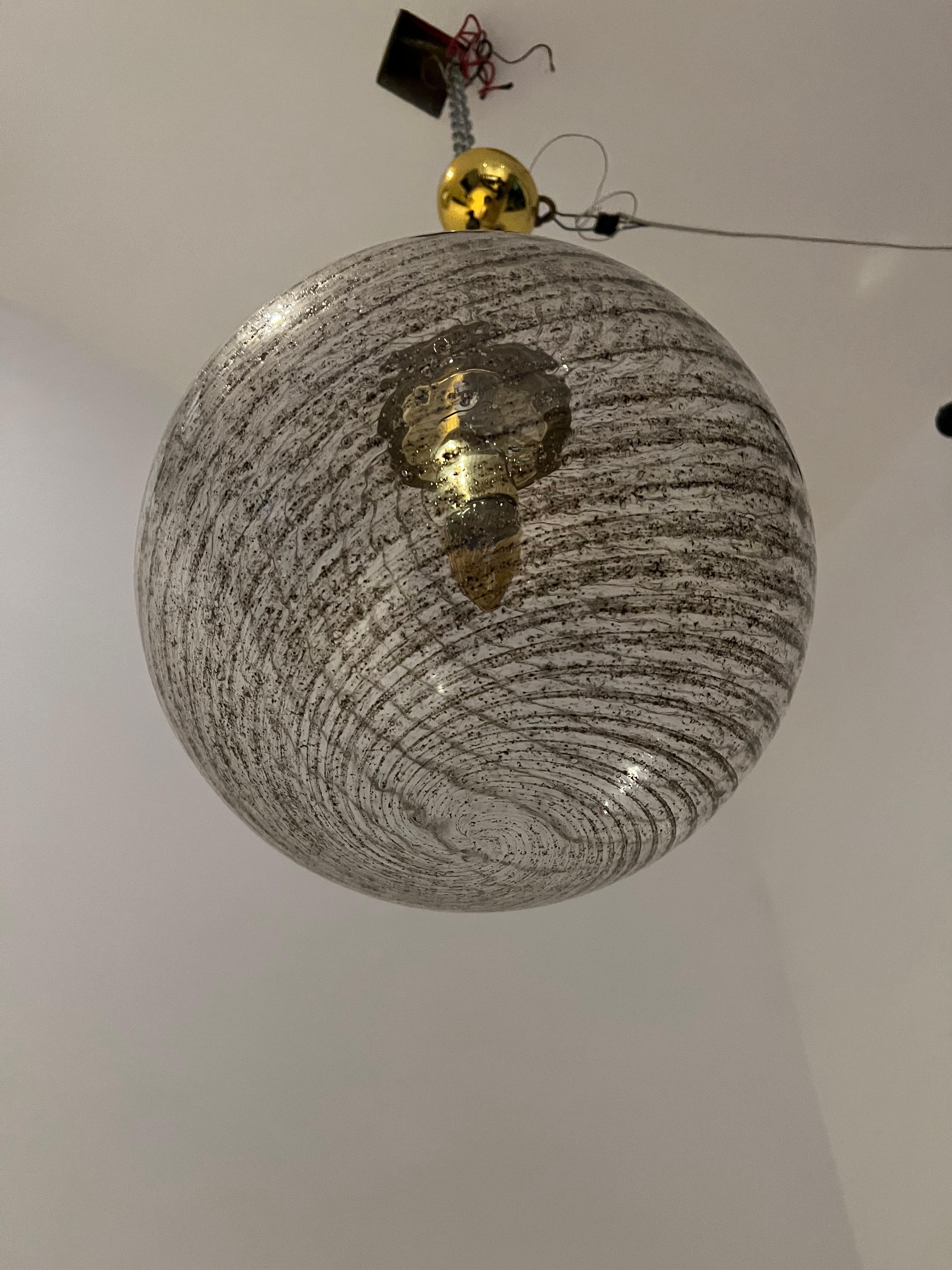 Lustre sphérique moderne en verre de Murano tourbillonnant, de style mi-siècle moderne, par Venini, vers 1970 Bon état - En vente à Merida, Yucatan