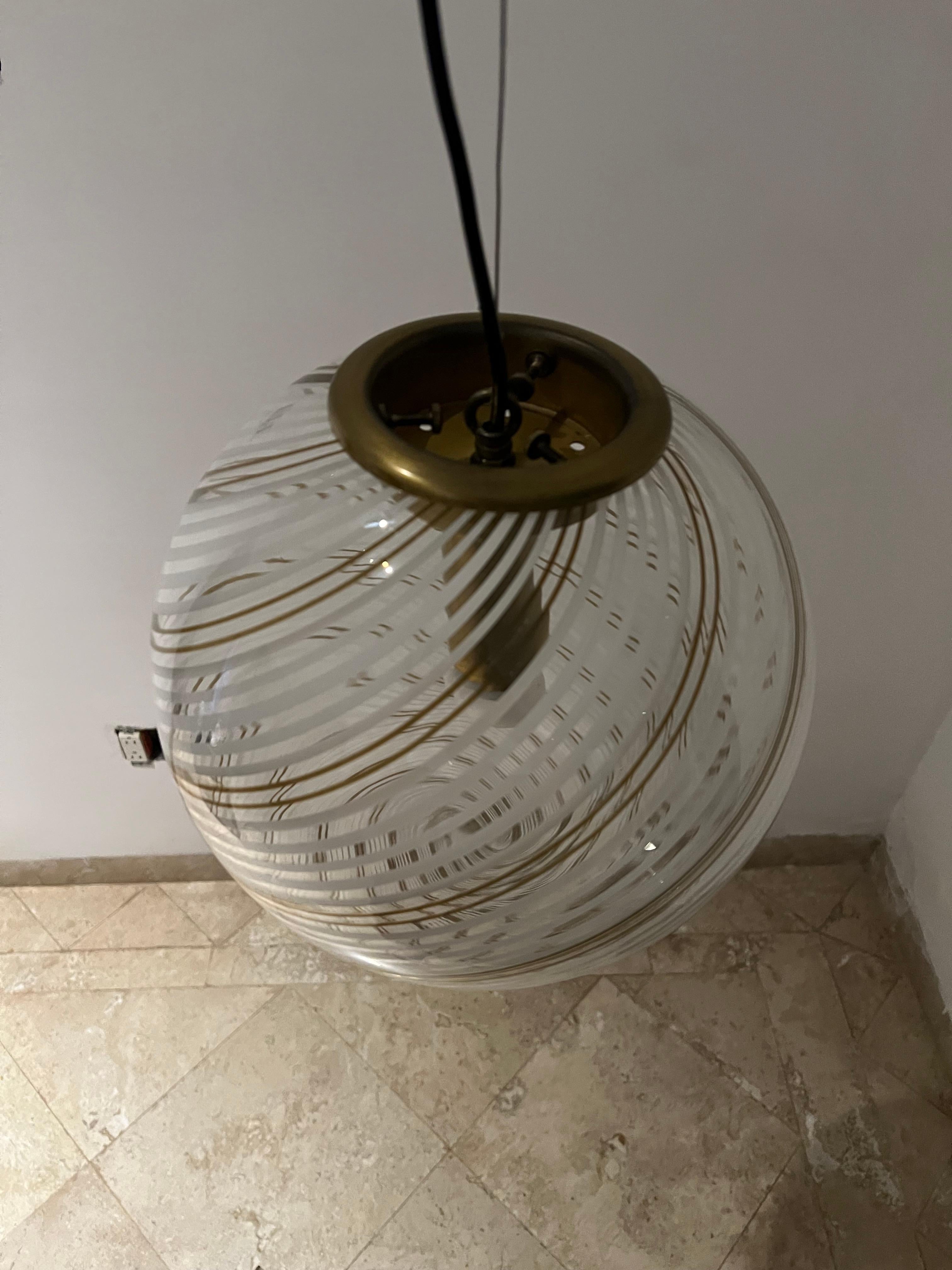 XX secolo Lampadario a sfera moderno di metà secolo in vetro di Murano di Venini, circa 1970 in vendita