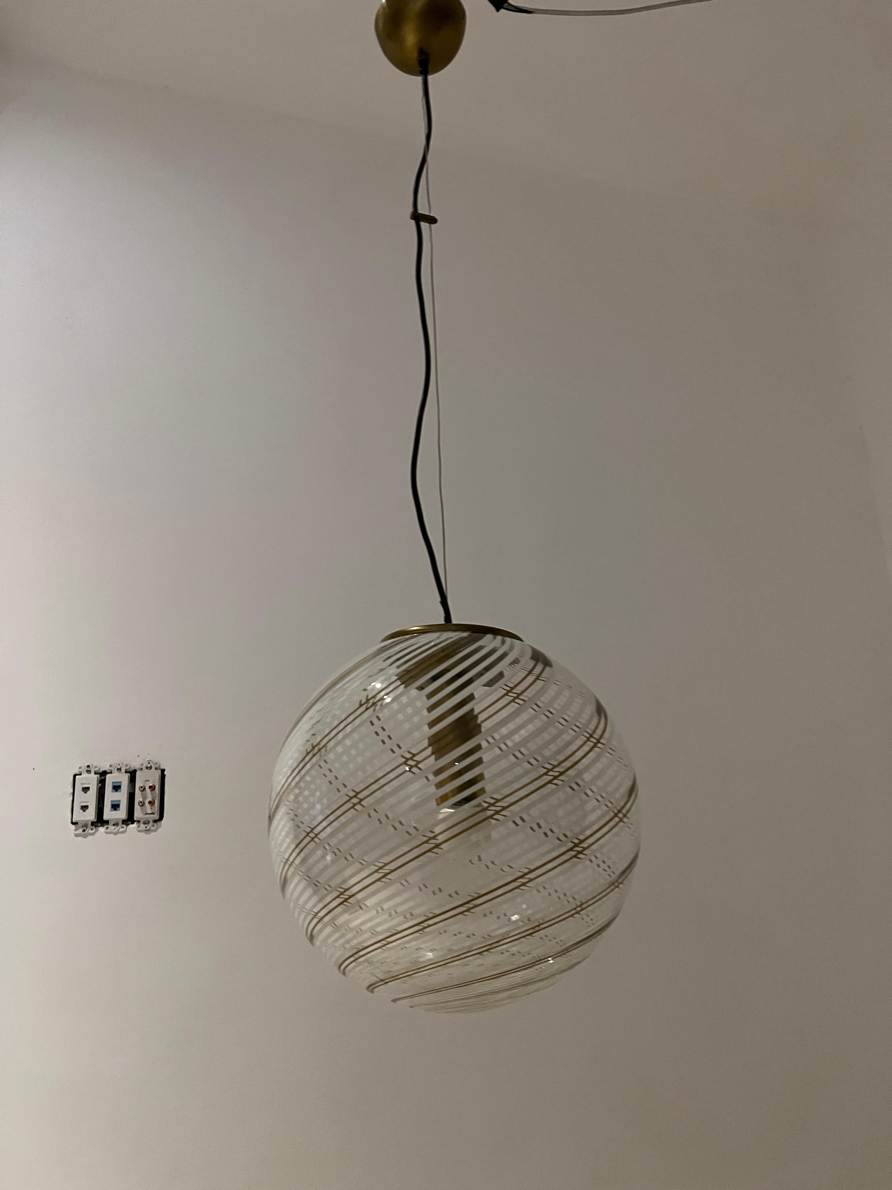 Vetro soffiato Lampadario a sfera moderno di metà secolo in vetro di Murano di Venini, circa 1970 in vendita