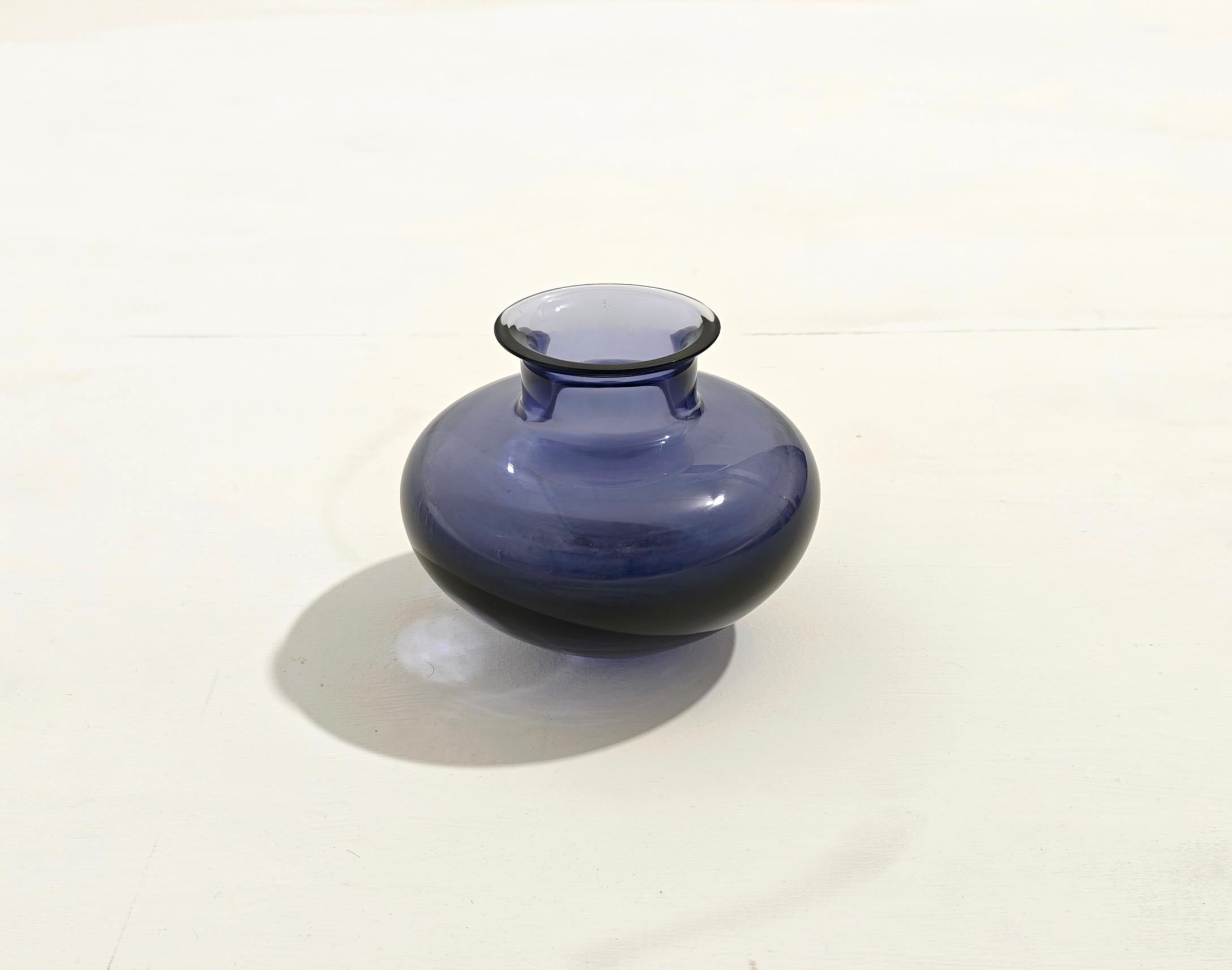 Mid-Century Modern Spherical Murano Vase Italian Production 60s For Sale 8