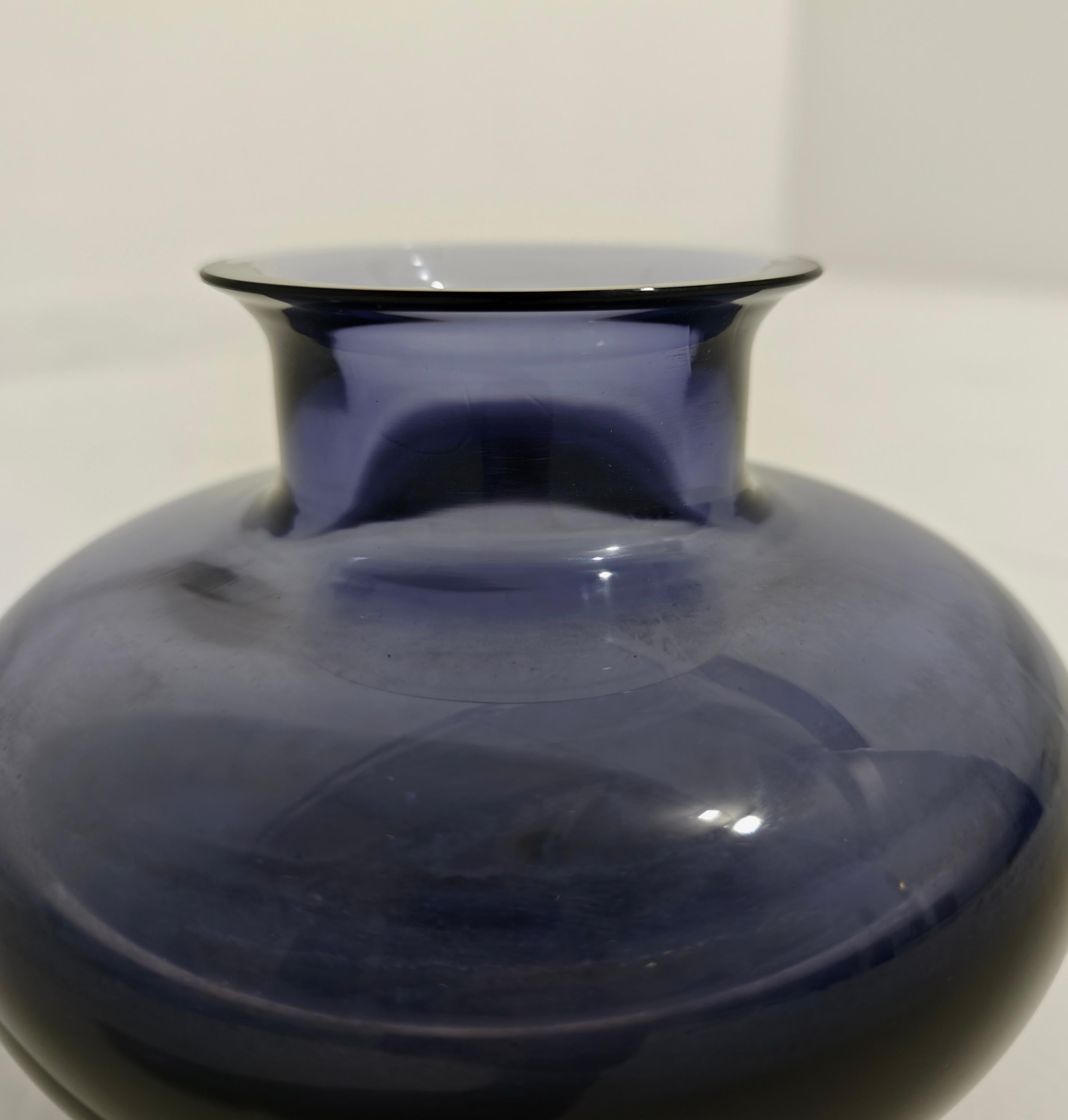 Mid-Century Modern Spherical Murano Vase Italian Production 60s In Good Condition For Sale In Palermo, IT