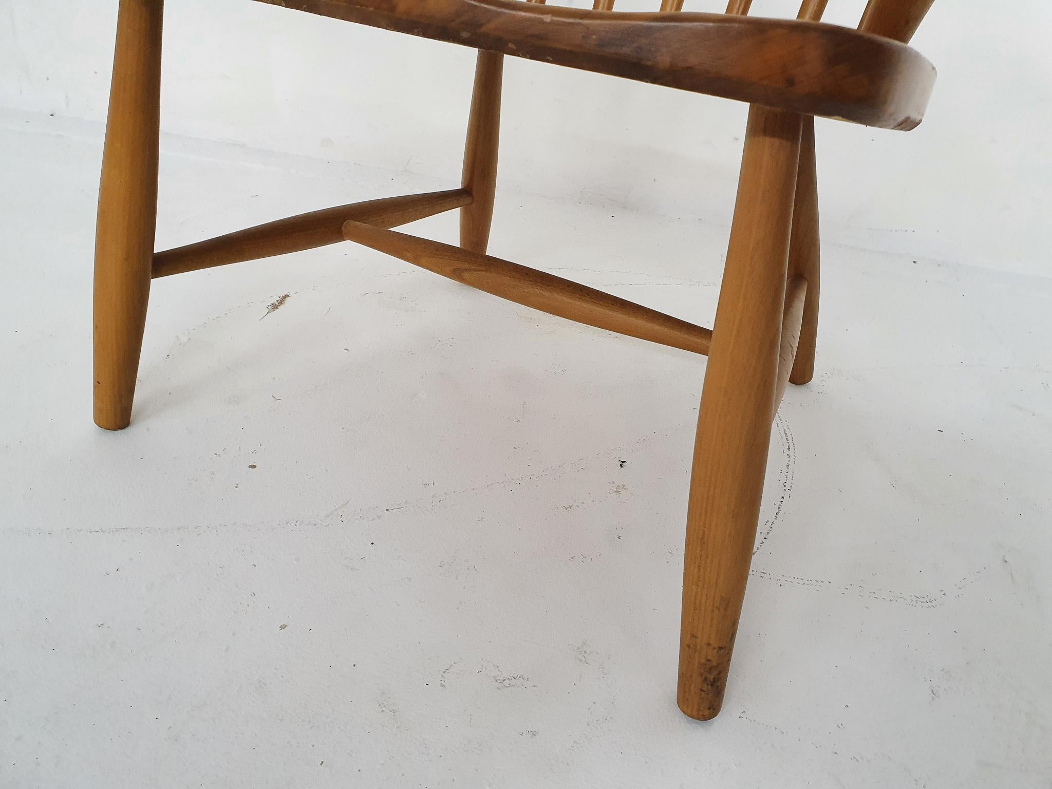 Wood Mid-Century Modern Spindle Back Arm Chair, by Gelderland, the Netherlands 1960's For Sale
