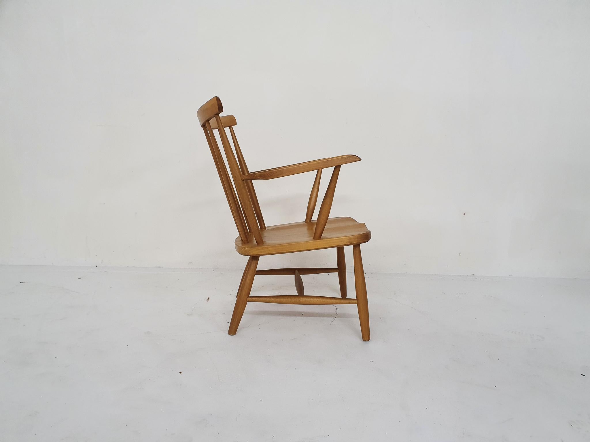 spindle arm chair