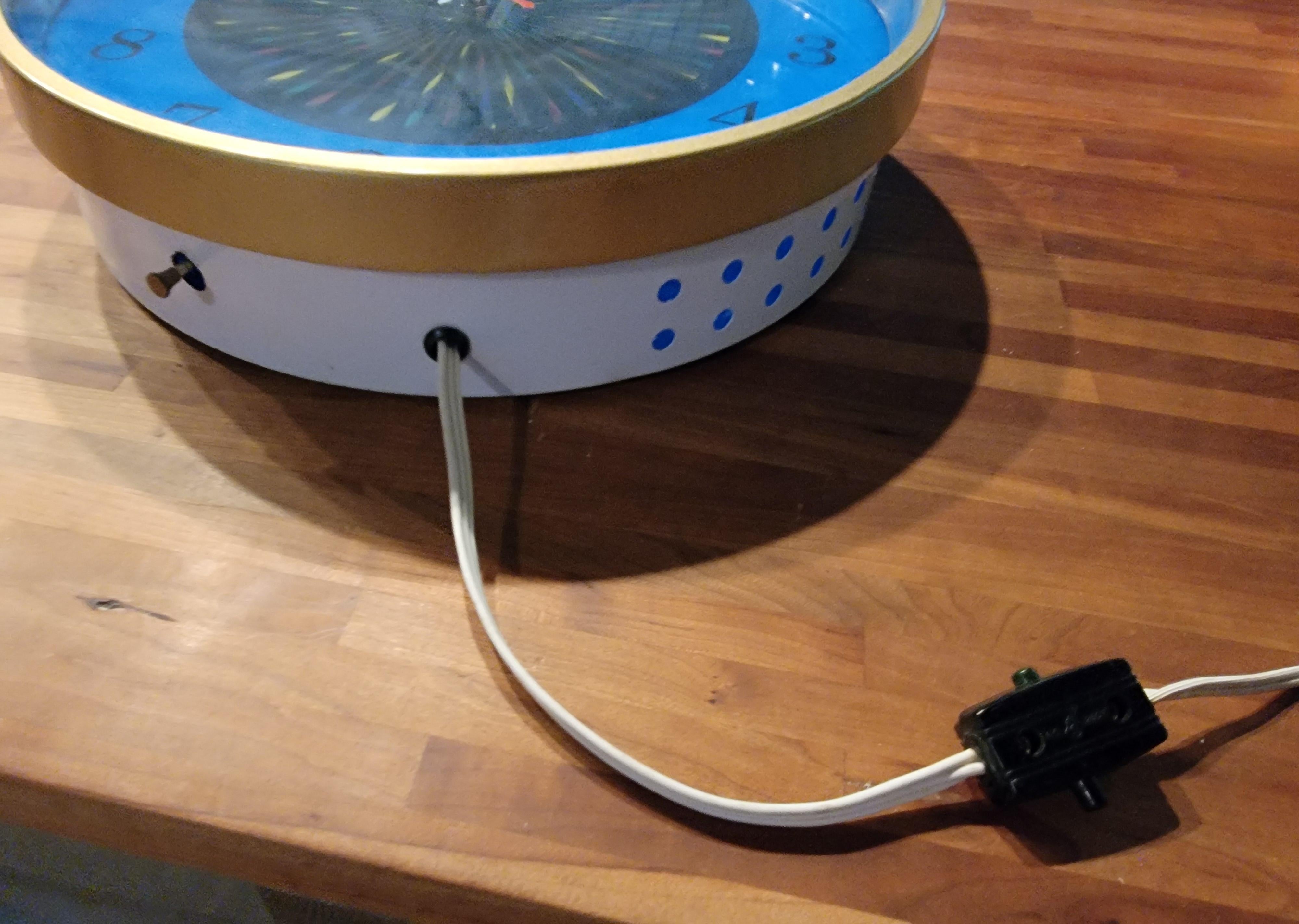 Mid-Century Modern Spinner Electric Disco Wall Clock In Good Condition In Fulton, CA