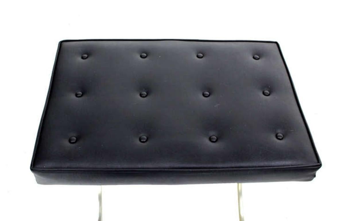 Mid Century Modern Splayed Leg Compact Piano Window Bench Tufted Black Vinyl  In Good Condition For Sale In Rockaway, NJ