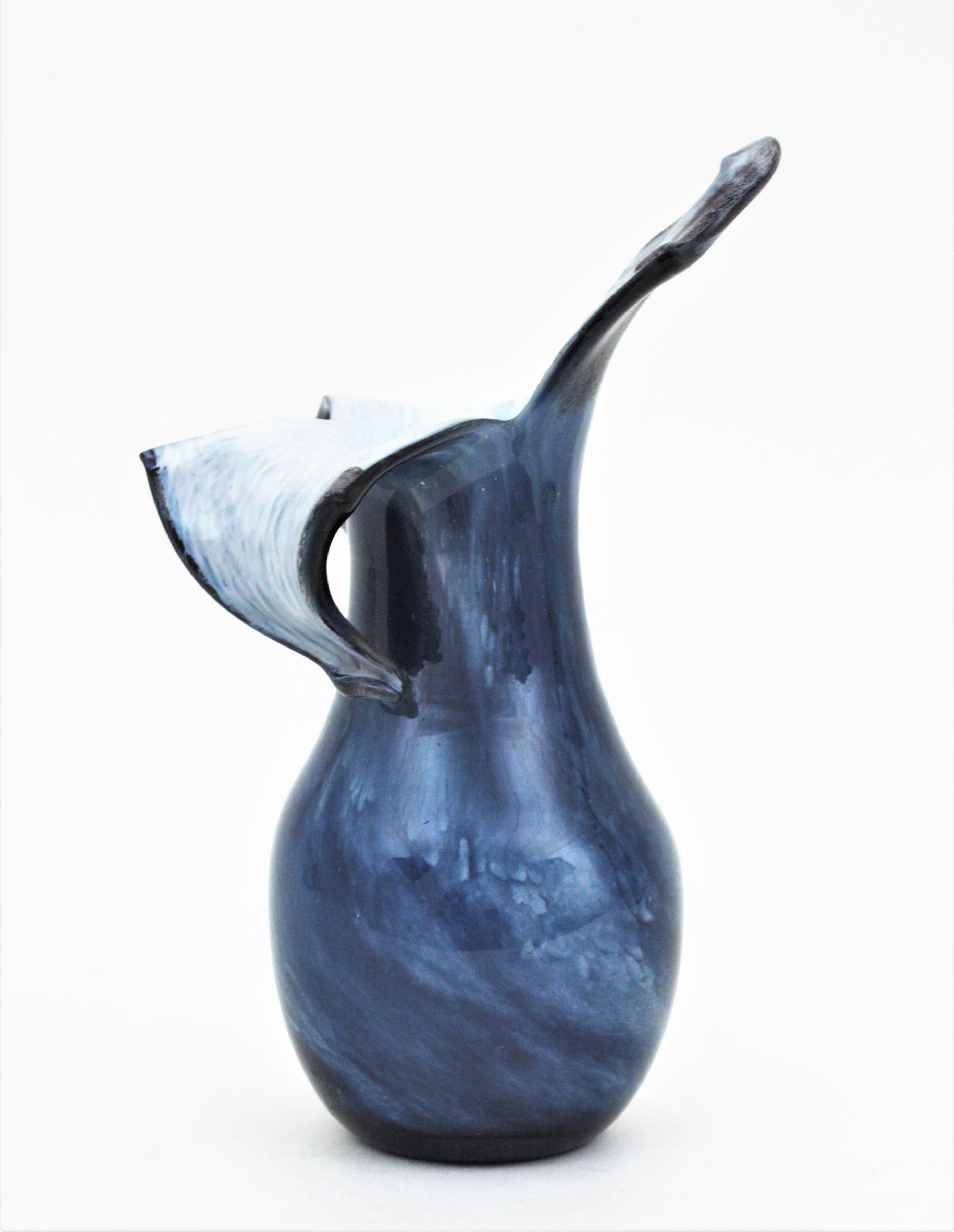 Vase en verre d'art bleu tacheté avec mouchetures de cuivre The Moderns Excellent état - En vente à Barcelona, ES