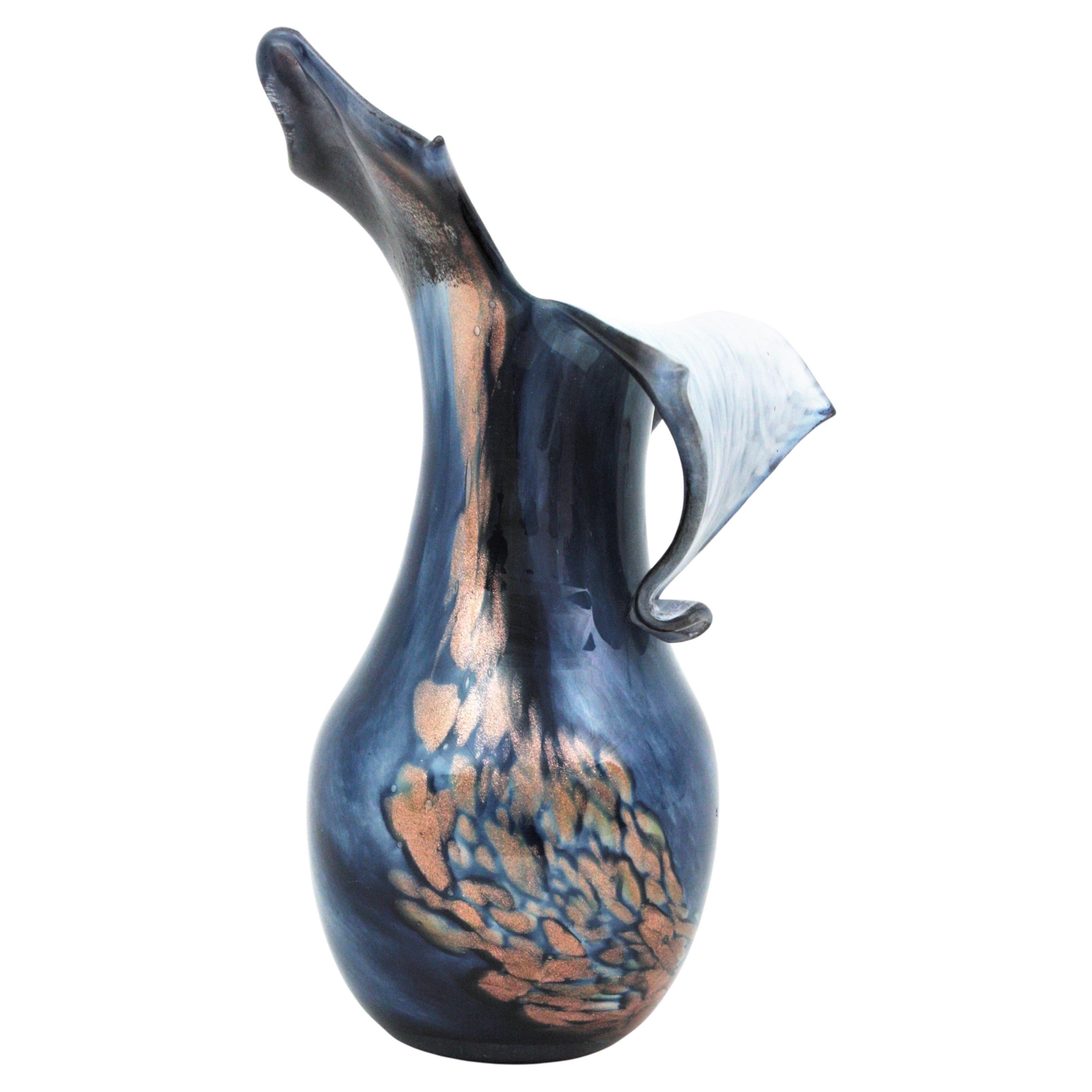 Vase en verre d'art bleu tacheté avec mouchetures de cuivre The Moderns en vente