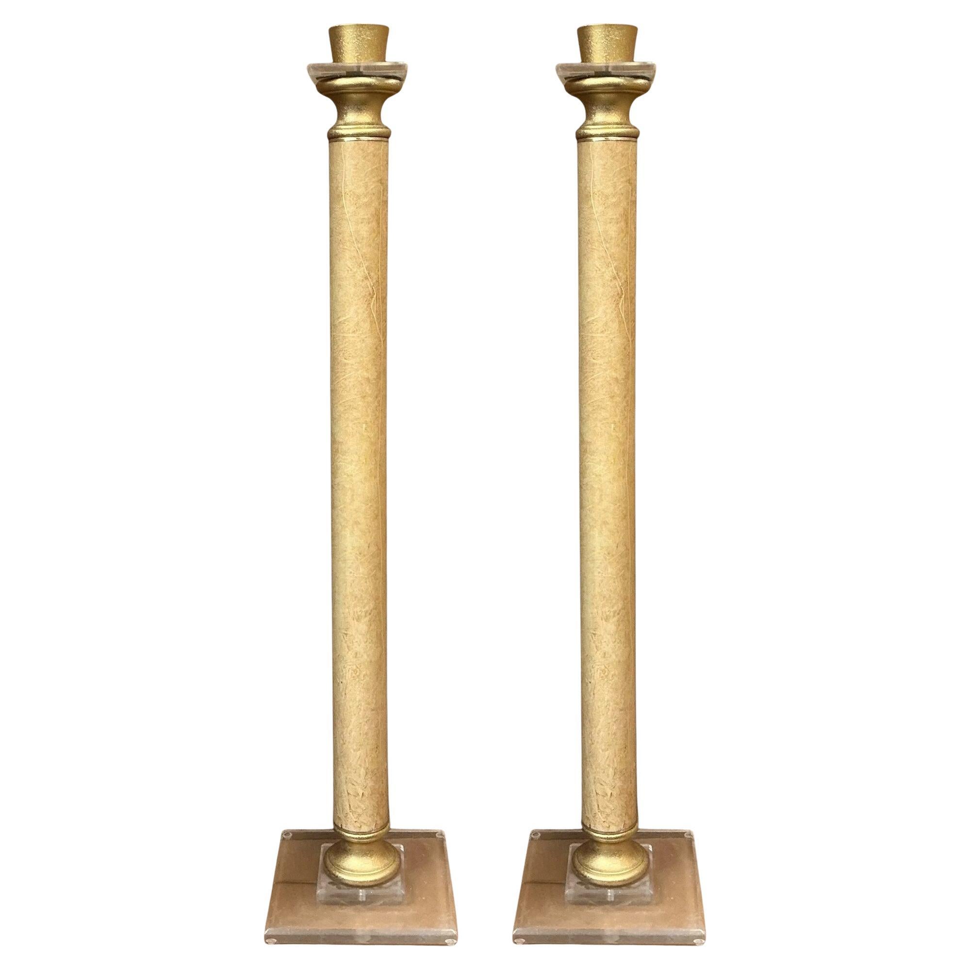 Moderne Bauer-Stehlampen aus Messing und Lucite im Springer-Stil aus der Mitte des Jahrhunderts – Paar