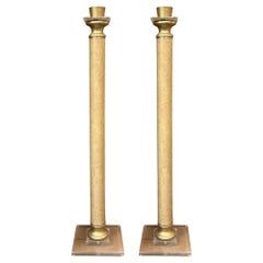 Moderne Bauer-Stehlampen aus Messing und Lucite im Springer-Stil aus der Mitte des Jahrhunderts – Paar