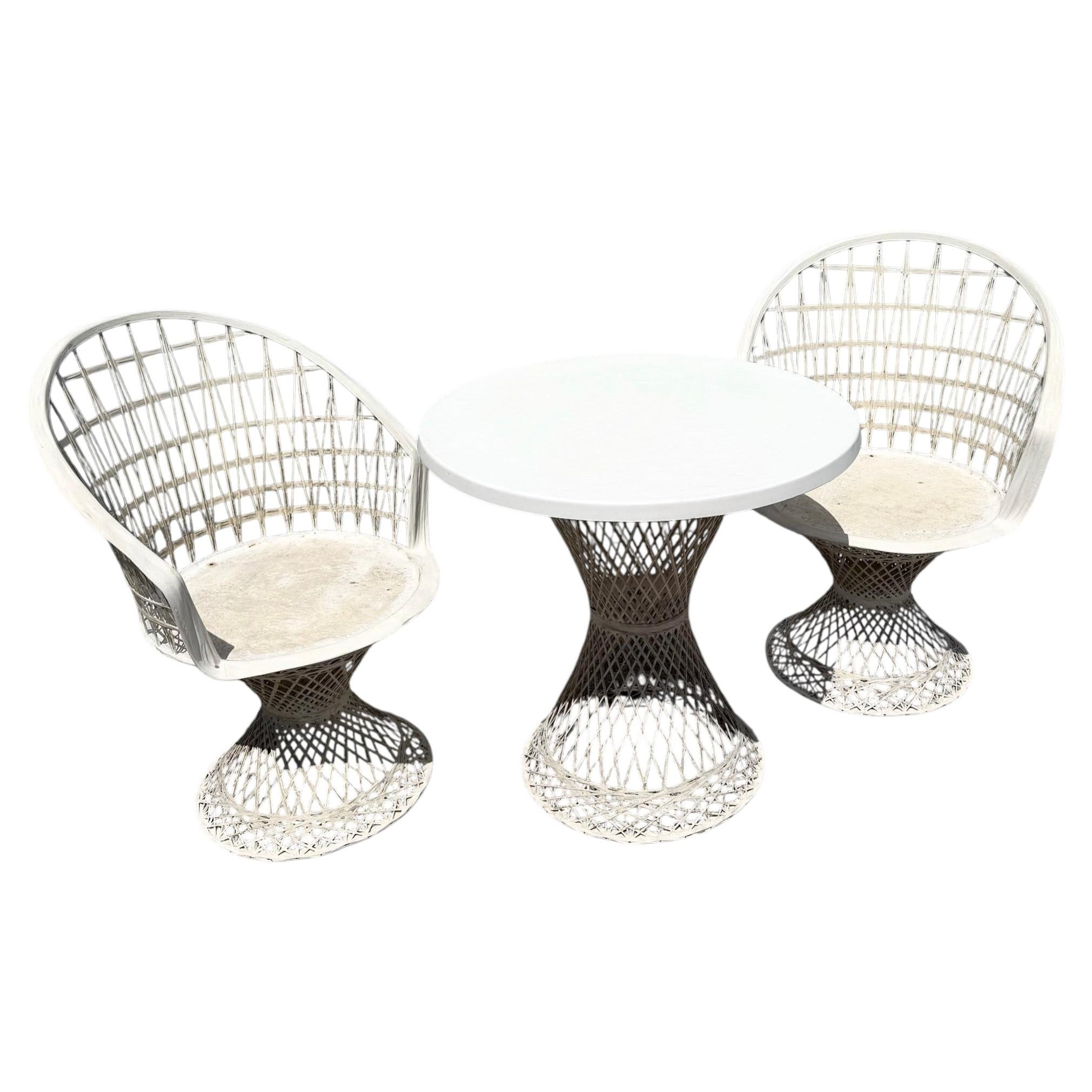 Mid Century Modern Spun Fiberglass Bistro Set - 3 Teile