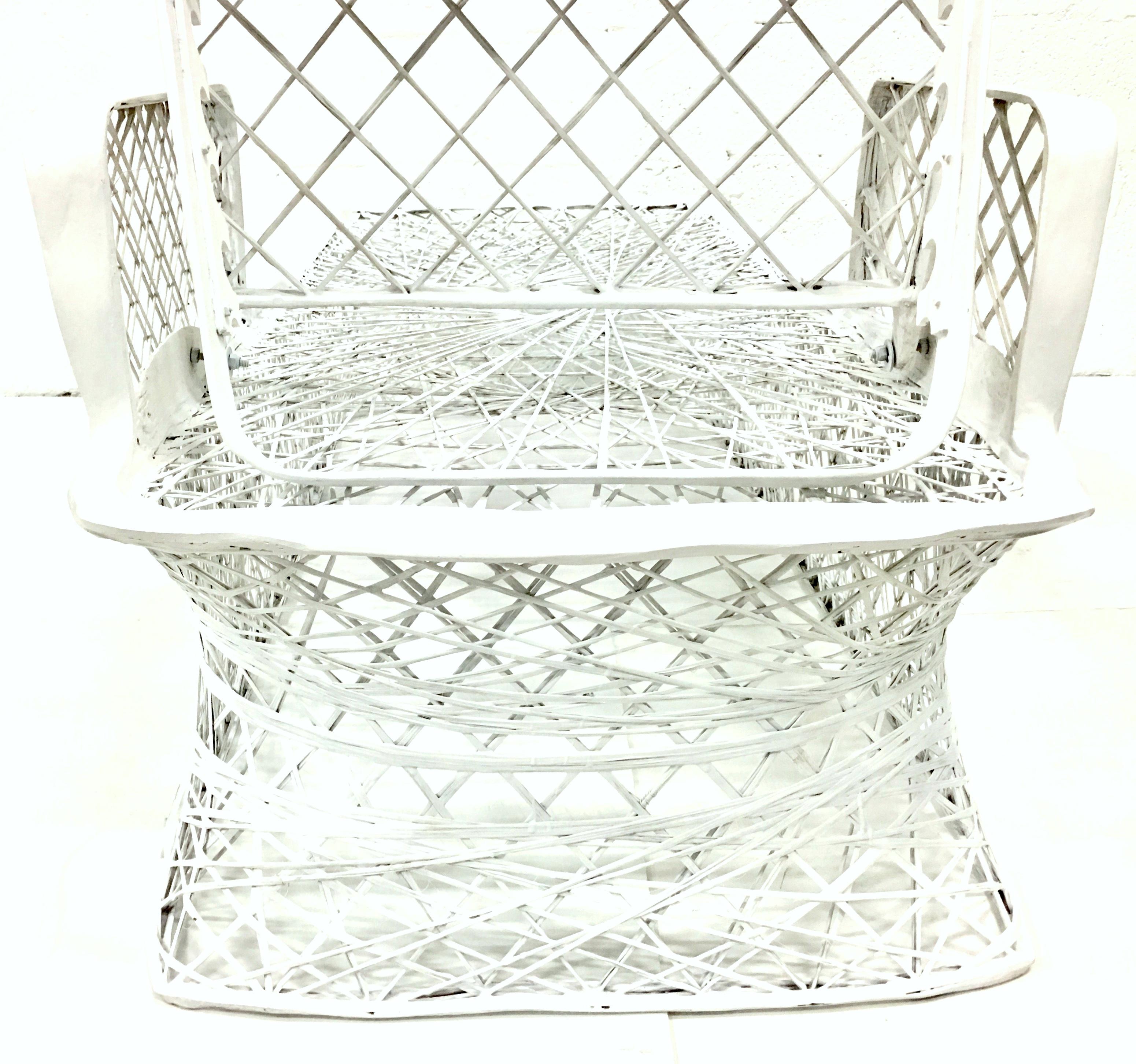 Mid-Century Modern Spun Fiberglass Chaise Lounge Chair by Russell Woodard For Sale 3