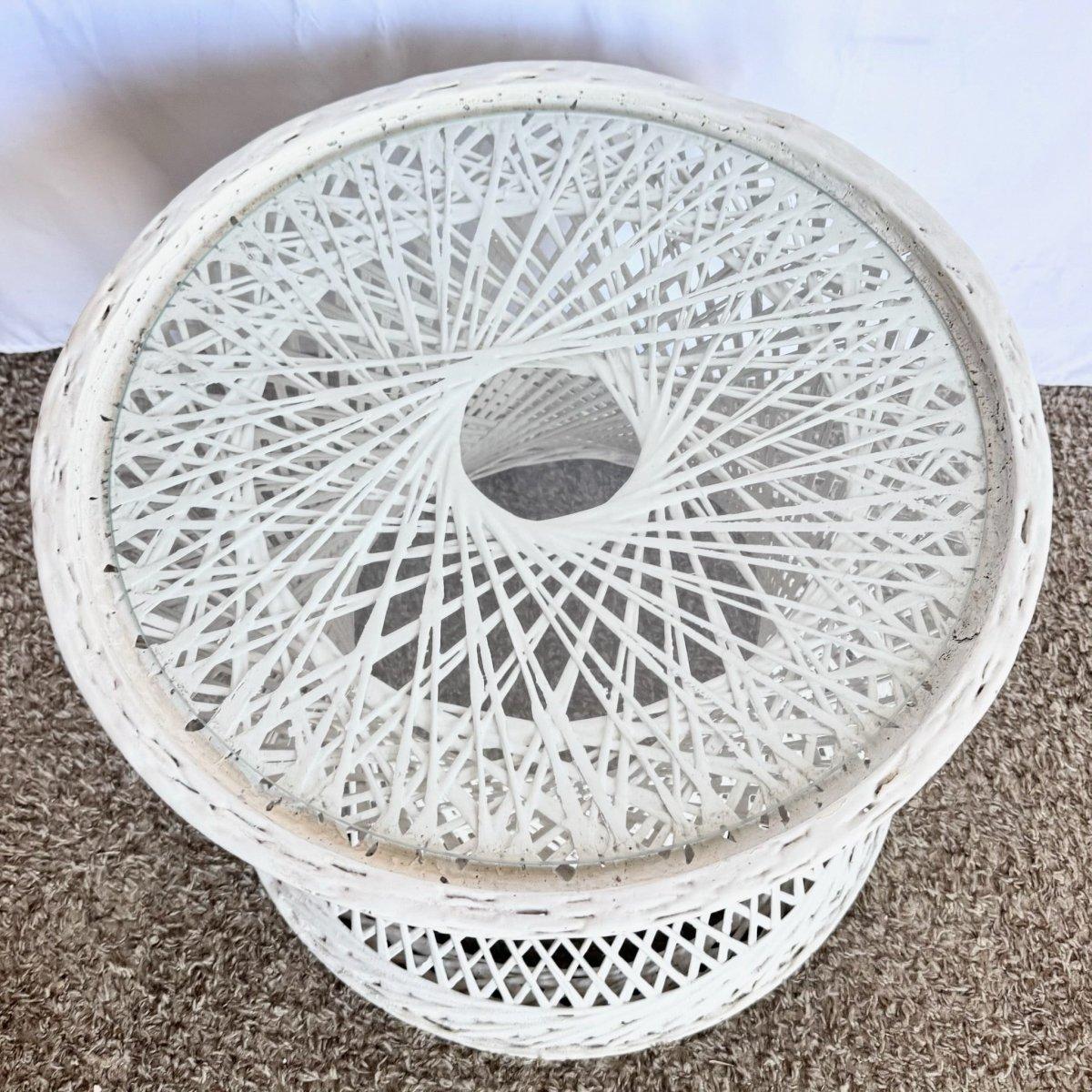 Mid Century Modern Spun Fiberglass Circular Side Table In Good Condition For Sale In Delray Beach, FL