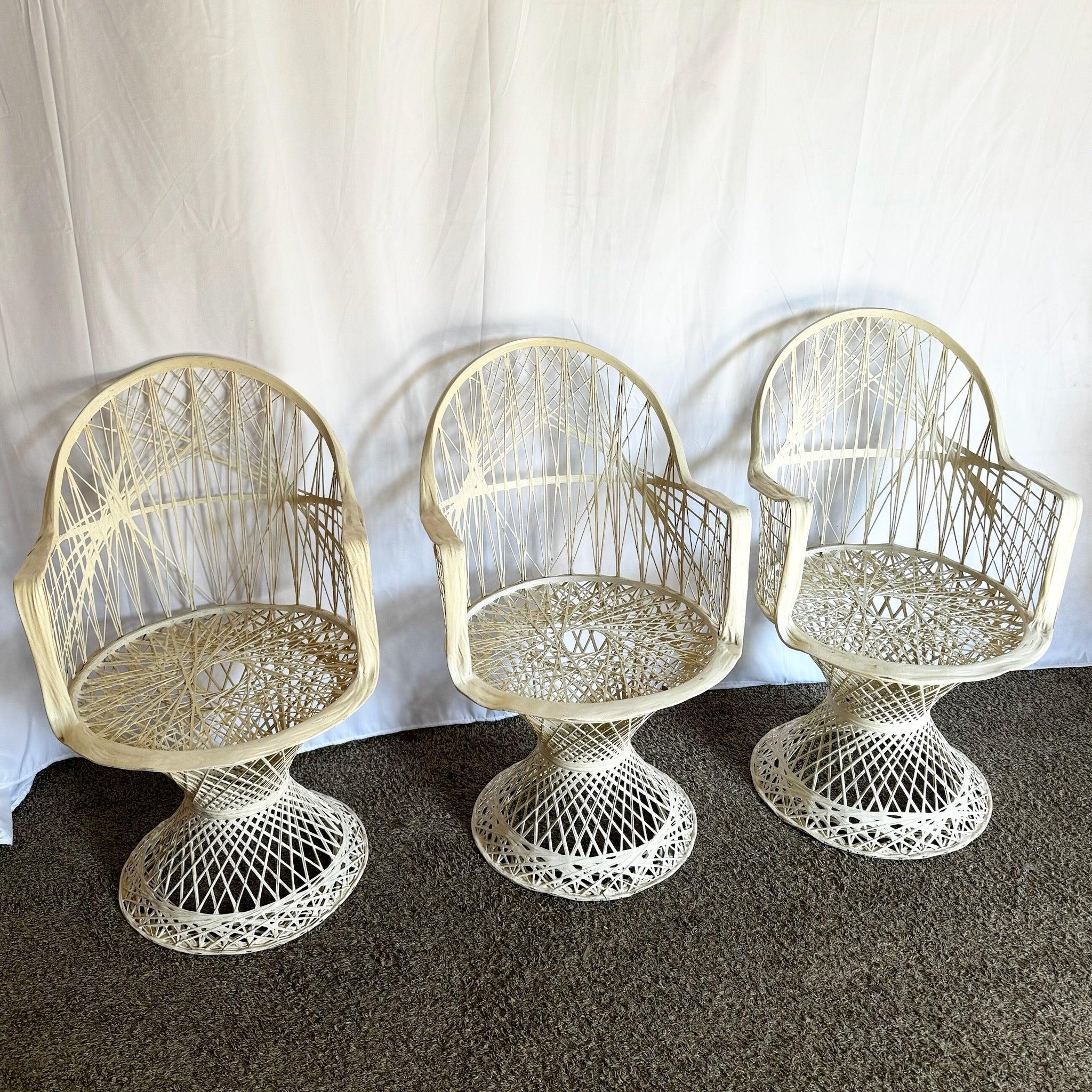 Mid Century Modern Spun Fiberglass Dining Chairs - 3er-Set im Zustand „Gut“ im Angebot in Delray Beach, FL