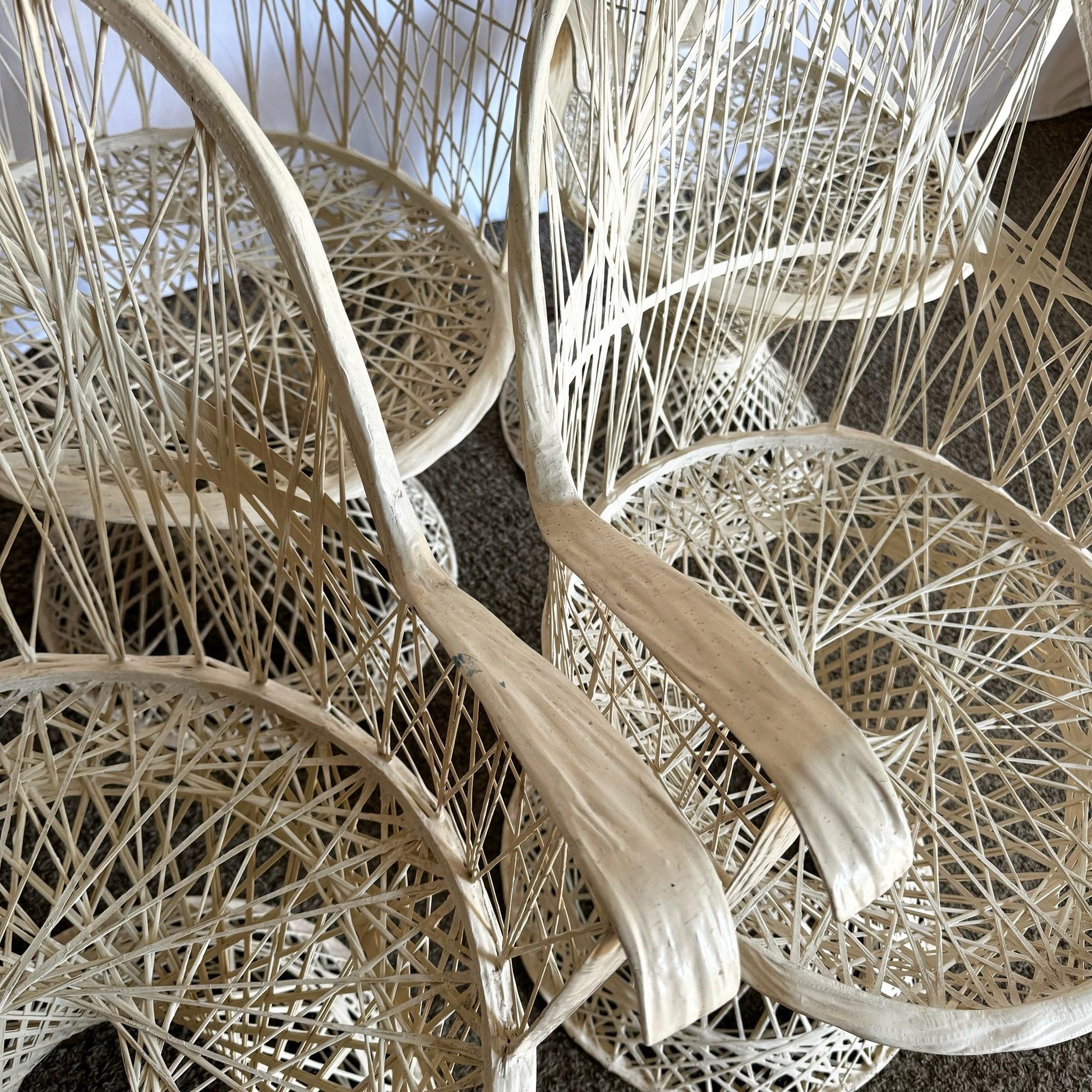 Chaises de salle à manger en fibre de verre filée de style The Moderns - Lot de 5 Bon état - En vente à Delray Beach, FL