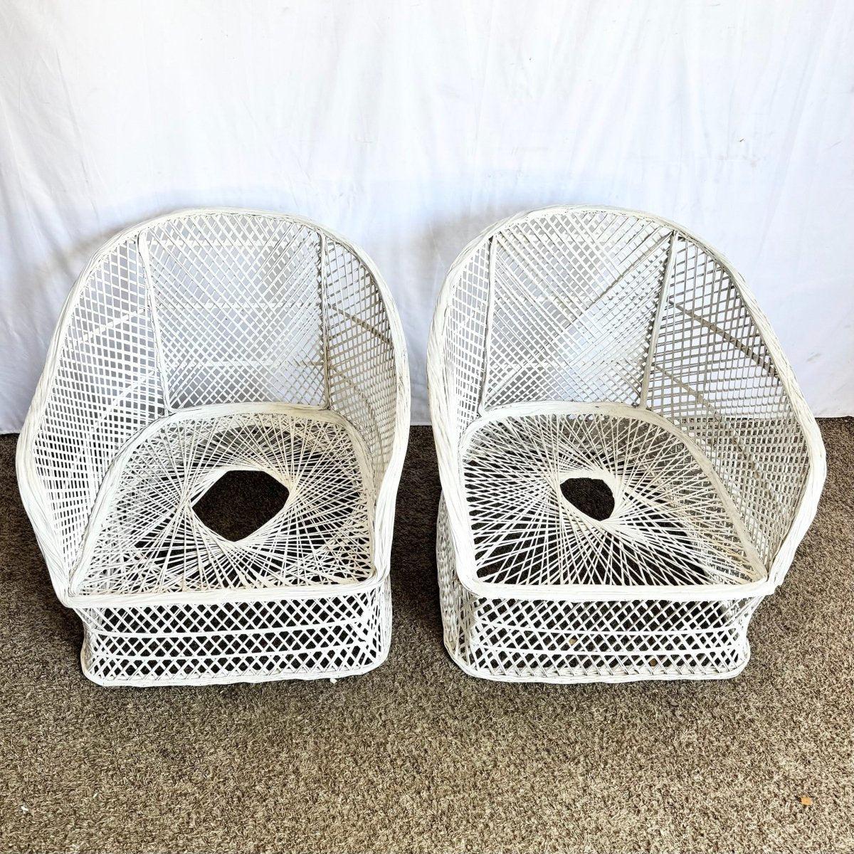 Las tumbonas y otomanas de mediados de siglo de fibra de vidrio hilada ofrecen una elegancia escultural enrejada, una comodidad ajustable y un encanto retro cohesionado para interiores refinados.
 

 Vendemos artículos tal y como se adquieren, sin