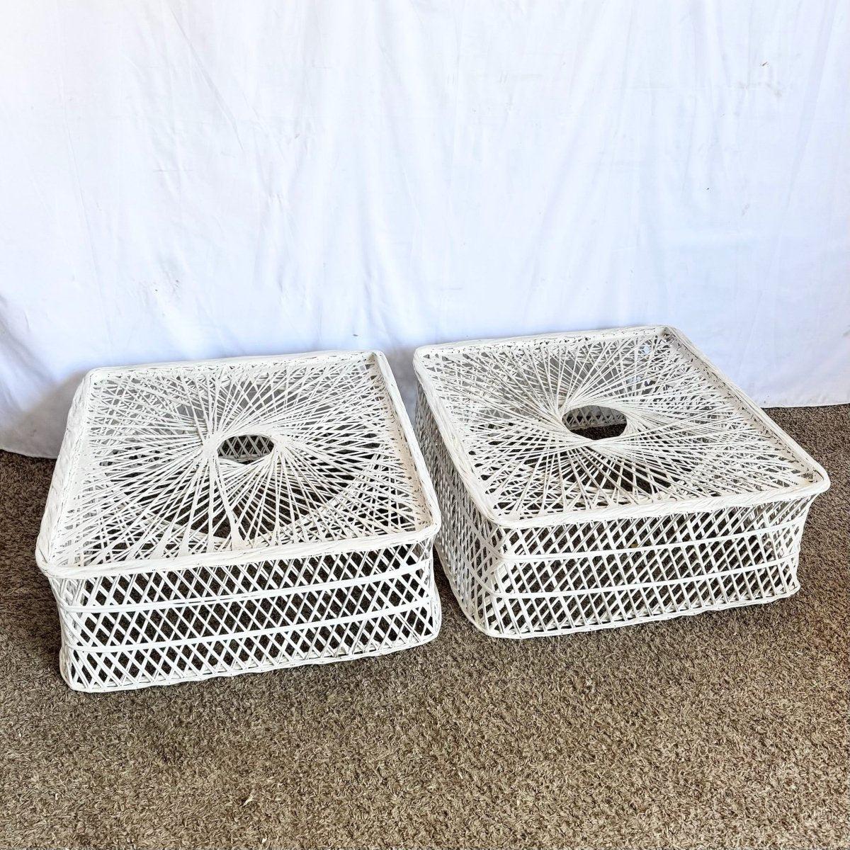 Sillas de salón de fibra de vidrio hilada modernas de mediados de siglo con otomanas - 4 piezas en venta 2