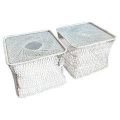 Mid Century Modern Spun Fiberglas Beistelltische - Ein Paar