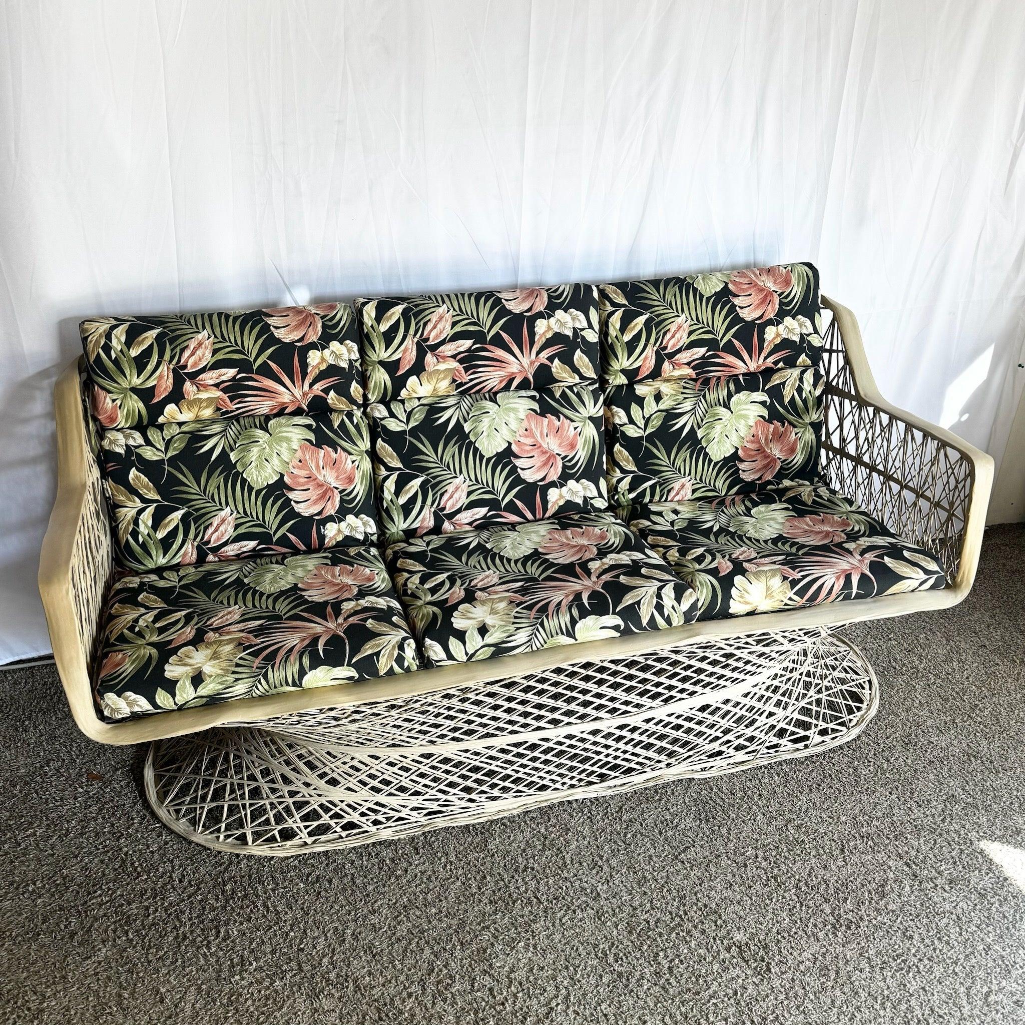 Modernes Sofa aus gesponnenem Fiberglas aus der Mitte des Jahrhunderts mit Laubsäge-Kissen (Ende des 20. Jahrhunderts) im Angebot