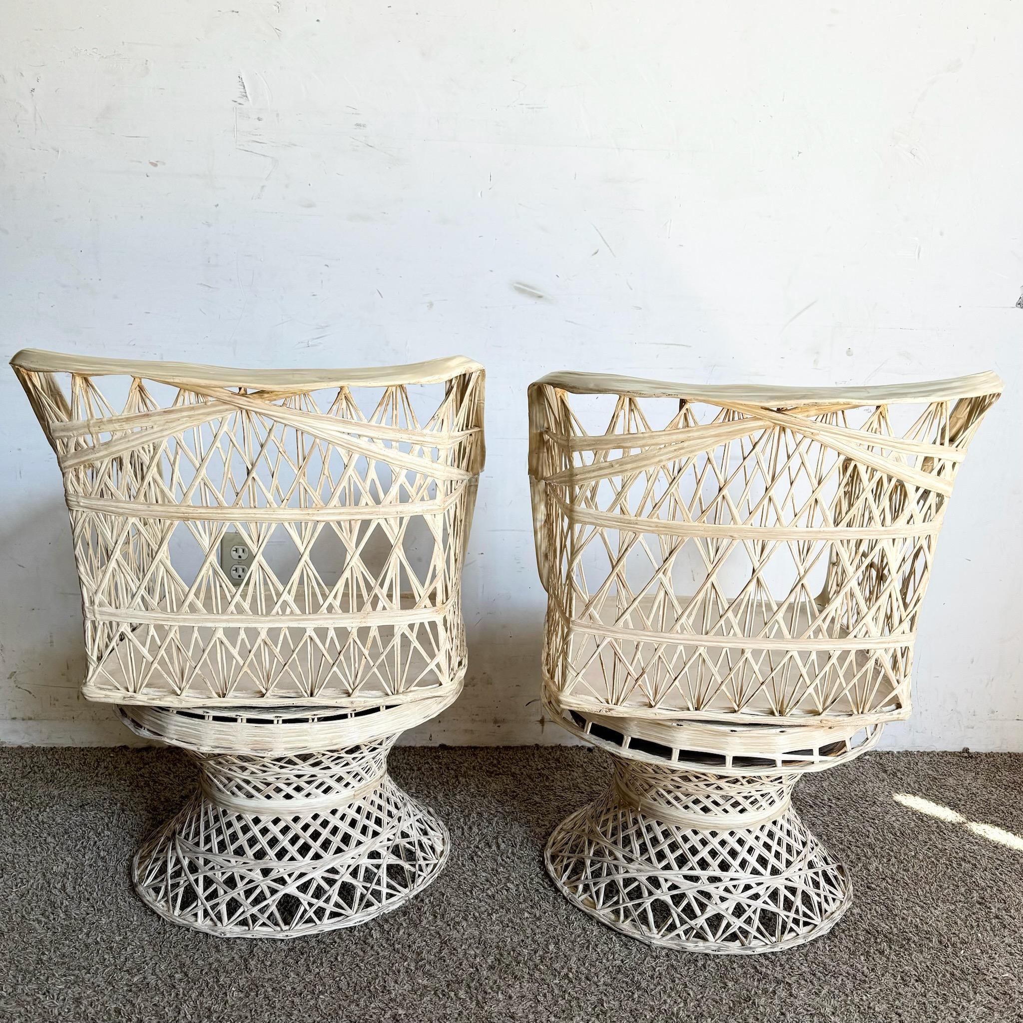 Juego de Comedor de Sillas Giratorias de Fibra de Vidrio Hilada Moderno de Mitad de Siglo - Tres Piezas en venta 4