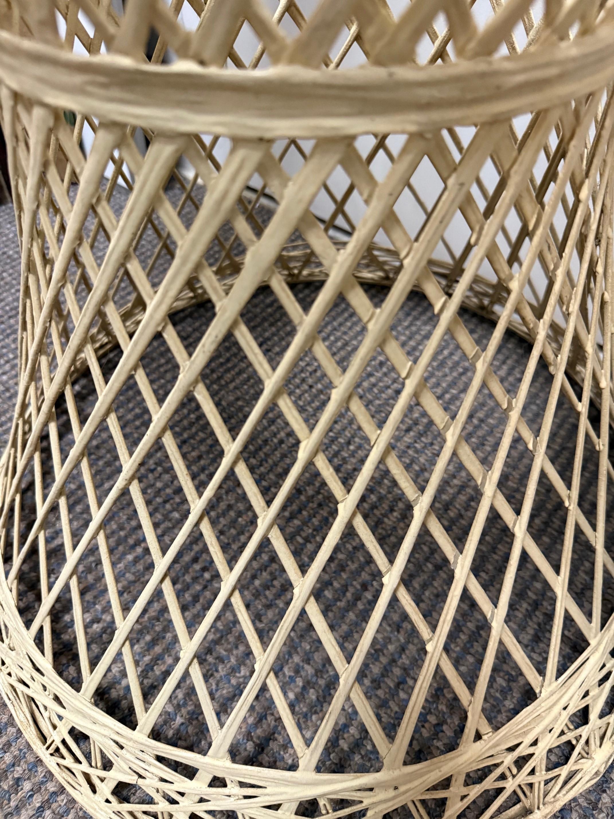 Mid Century Modern Spun Fiberglass Table Base von Russell Woodard 1960-1969 im Angebot 3