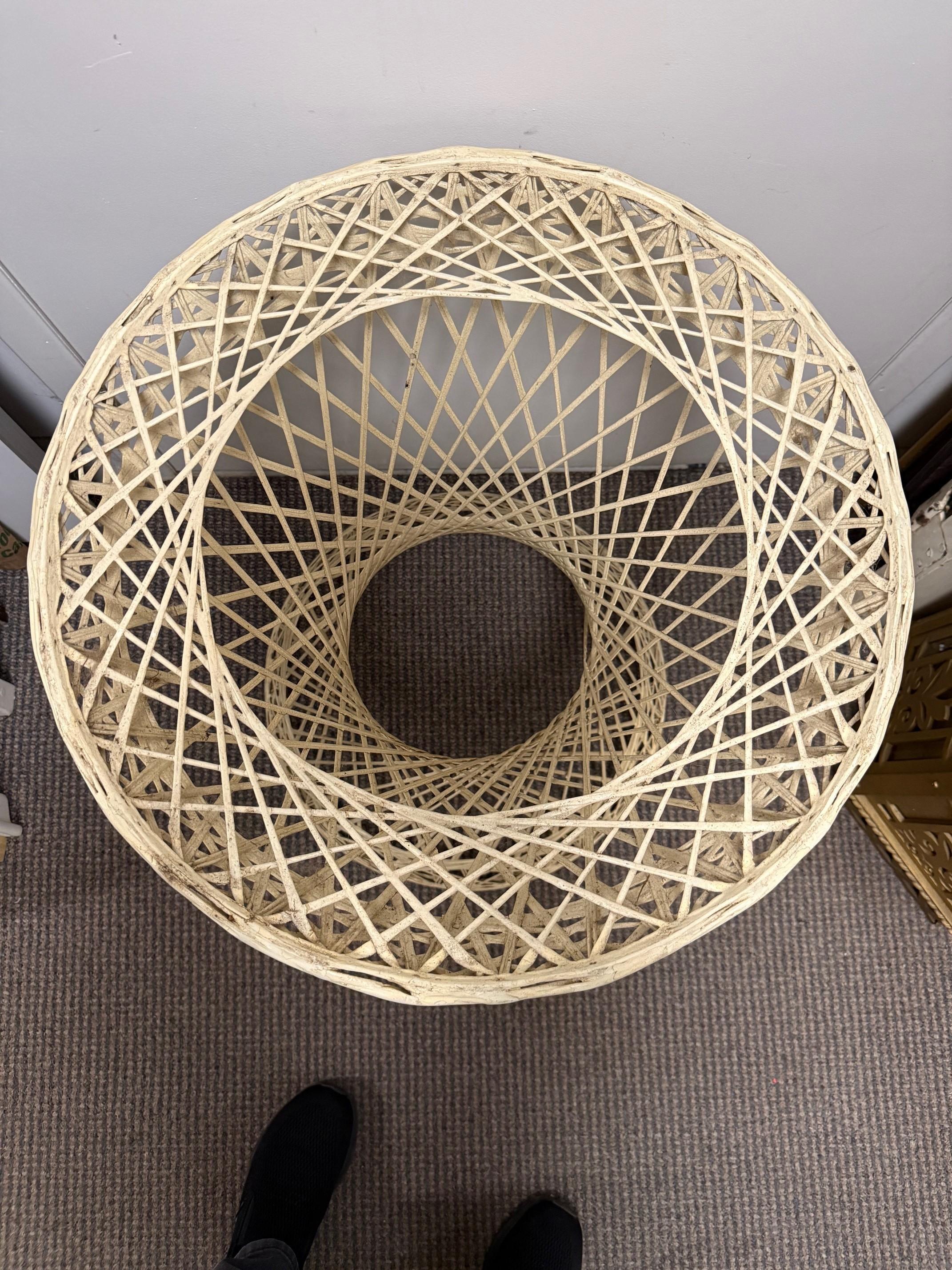 Mid Century Modern Spun Fiberglass Table Base von Russell Woodard 1960-1969 im Zustand „Gut“ im Angebot in Stamford, CT