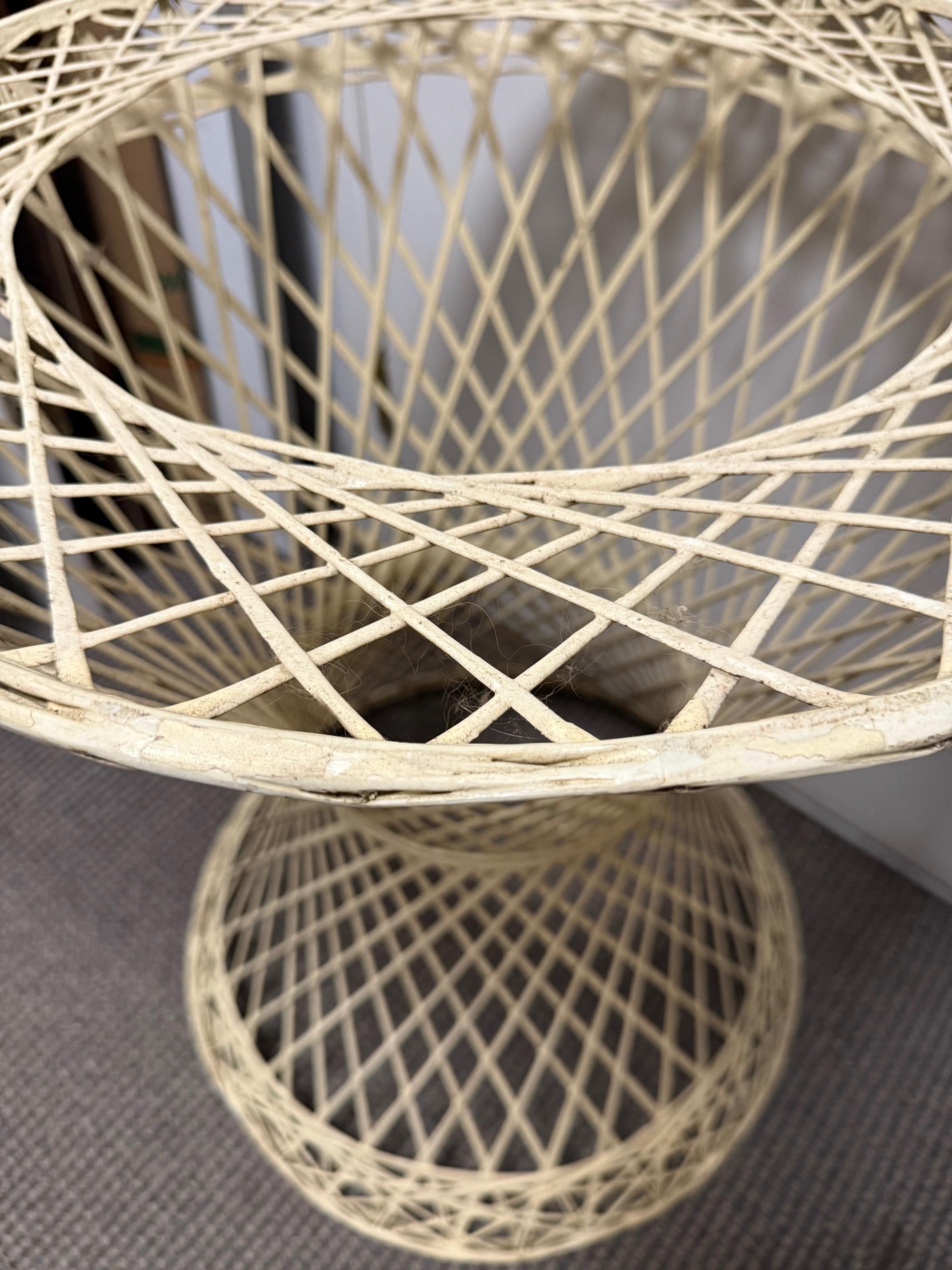 Mid Century Modern Spun Fiberglass Table Base von Russell Woodard 1960-1969 (20. Jahrhundert) im Angebot