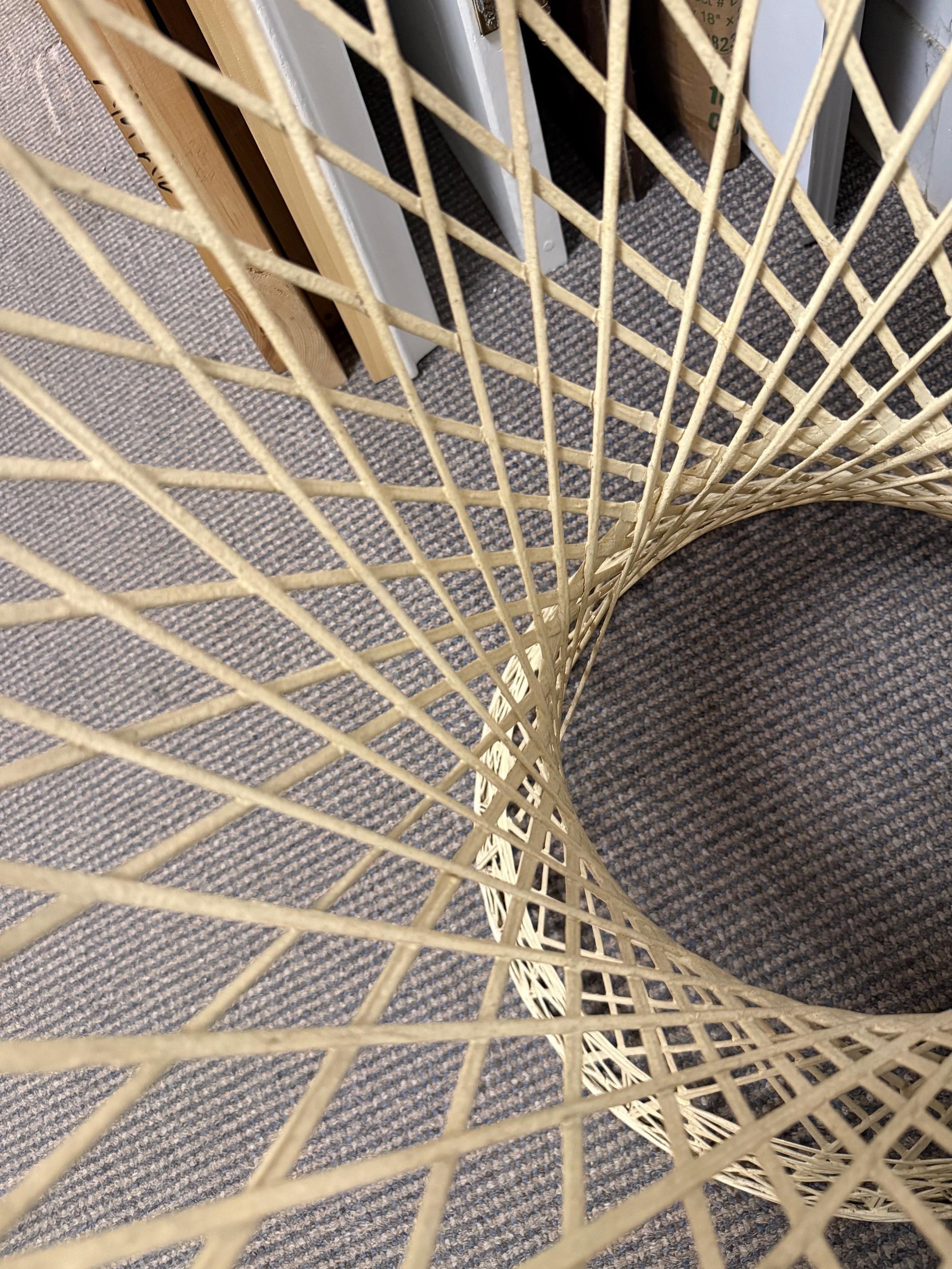 Mid Century Modern Spun Fiberglass Table Base von Russell Woodard 1960-1969 im Angebot 1