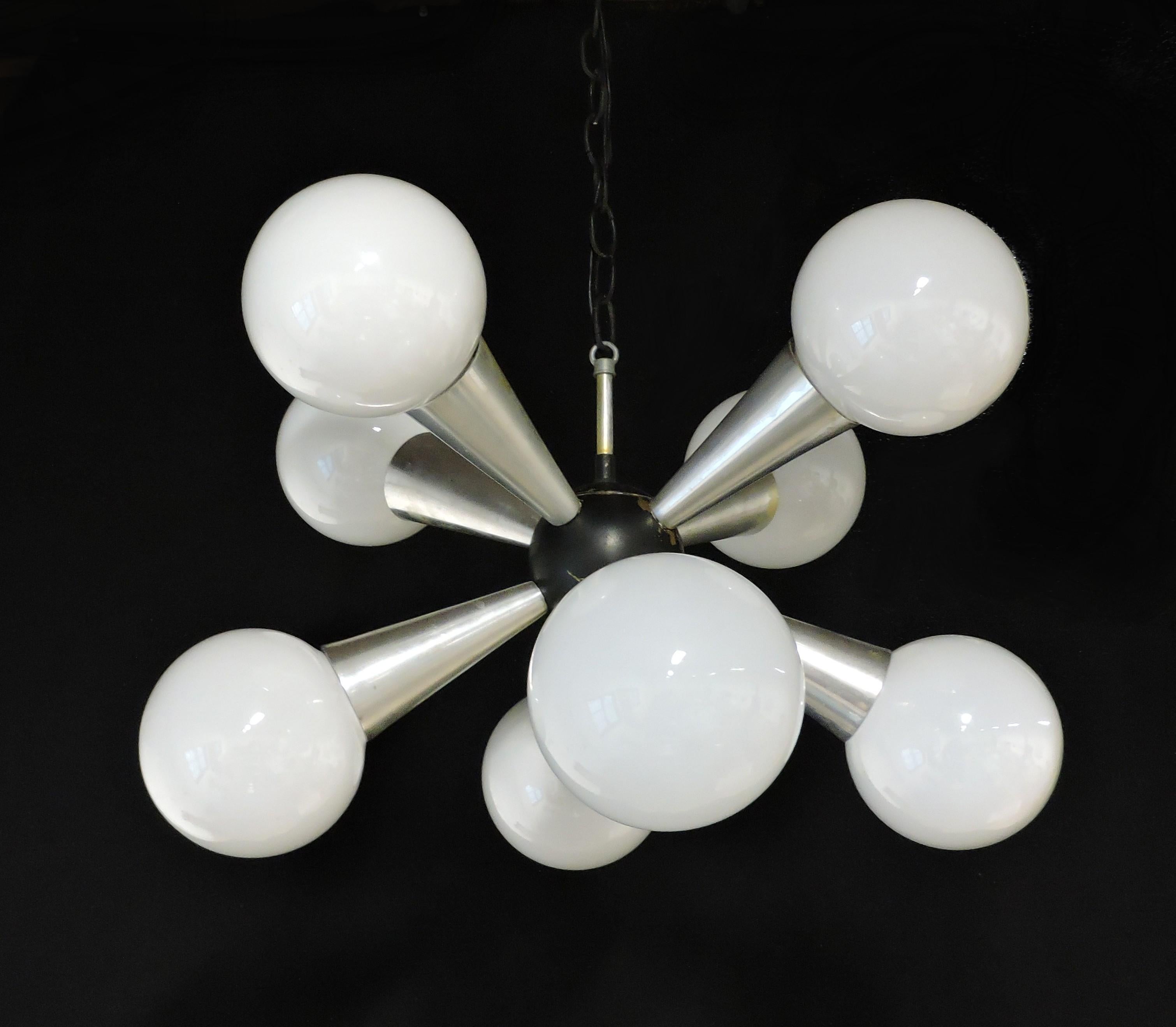 Métal Lustre Spoutnik en aluminium et verre, moderne du milieu du siècle dernier, 8 lumières en vente