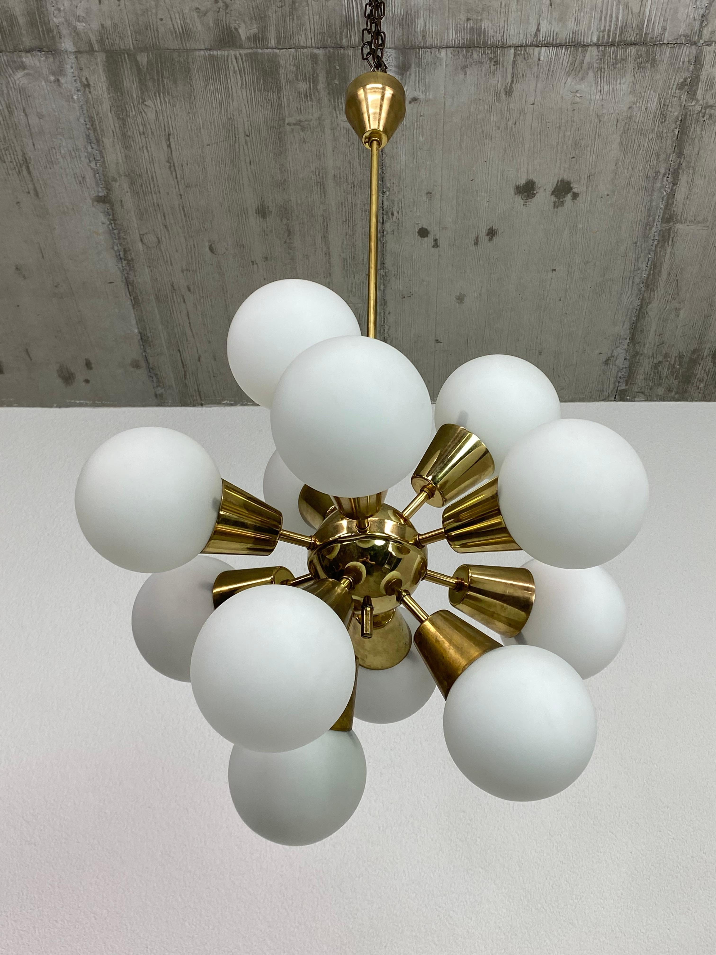 Moderner Sputnik-Kronleuchter aus der Mitte des Jahrhunderts von Lustry Kamencký Šenov im Angebot 1