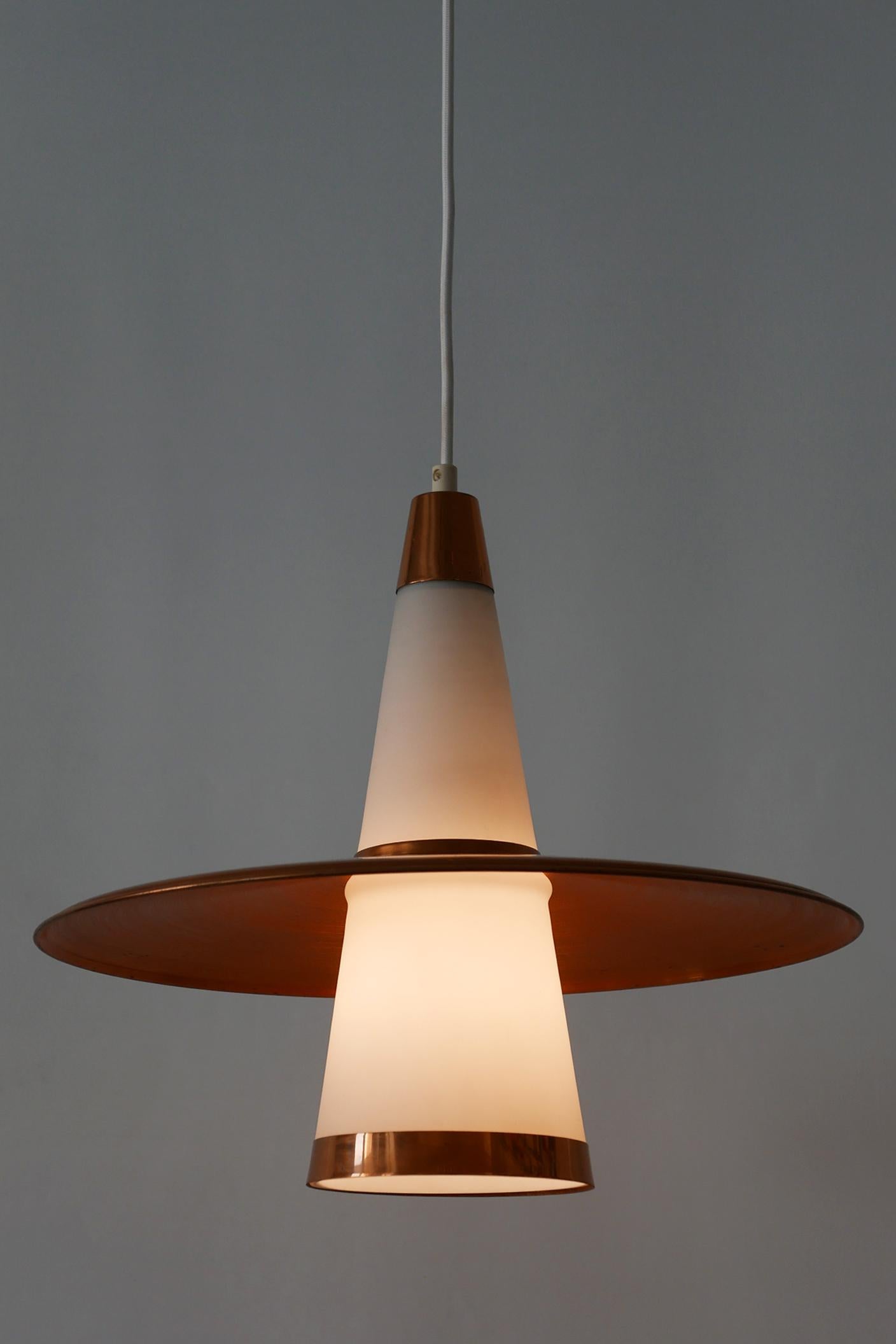 Lampe à suspension Spoutnik moderne en cuivre et verre opalin du milieu du siècle dernier, UFO, Danemark, années 1950 en vente 6