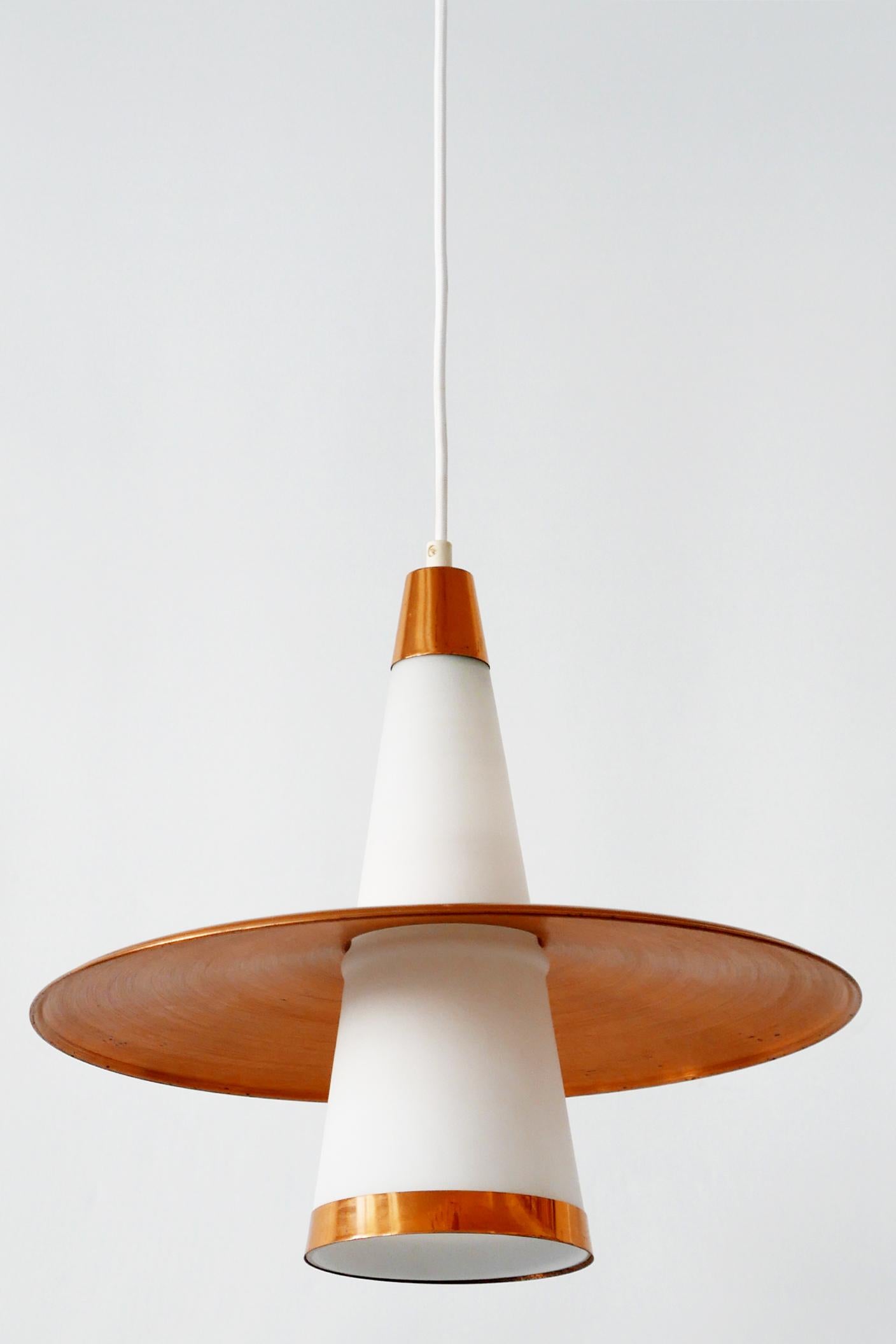 Lampe à suspension Spoutnik moderne en cuivre et verre opalin du milieu du siècle dernier, UFO, Danemark, années 1950 en vente 7