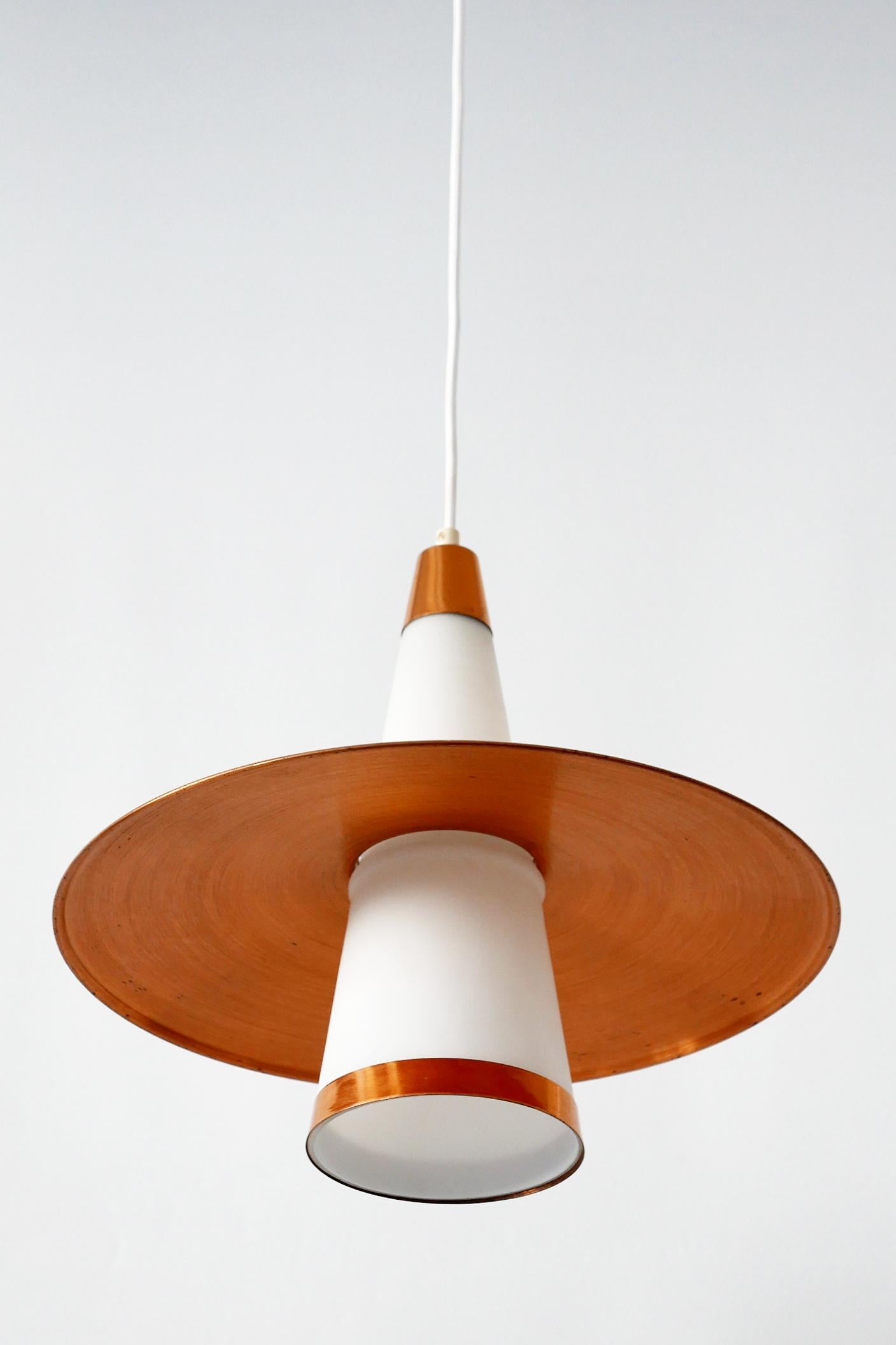 Mid-Century Modern Sputnik-Pendelleuchte aus Kupfer und Opalglas UFO 1950er Jahre Dänemark im Angebot 10