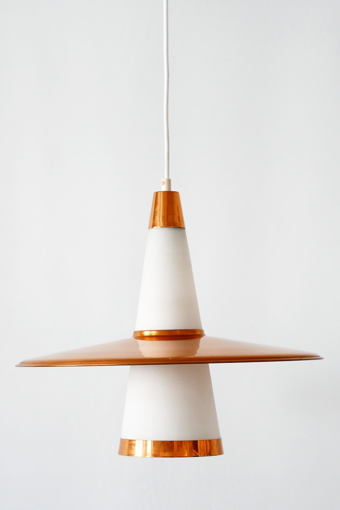 Lampe à suspension Spoutnik moderne en cuivre et verre opalin du milieu du siècle dernier, UFO, Danemark, années 1950 en vente 1