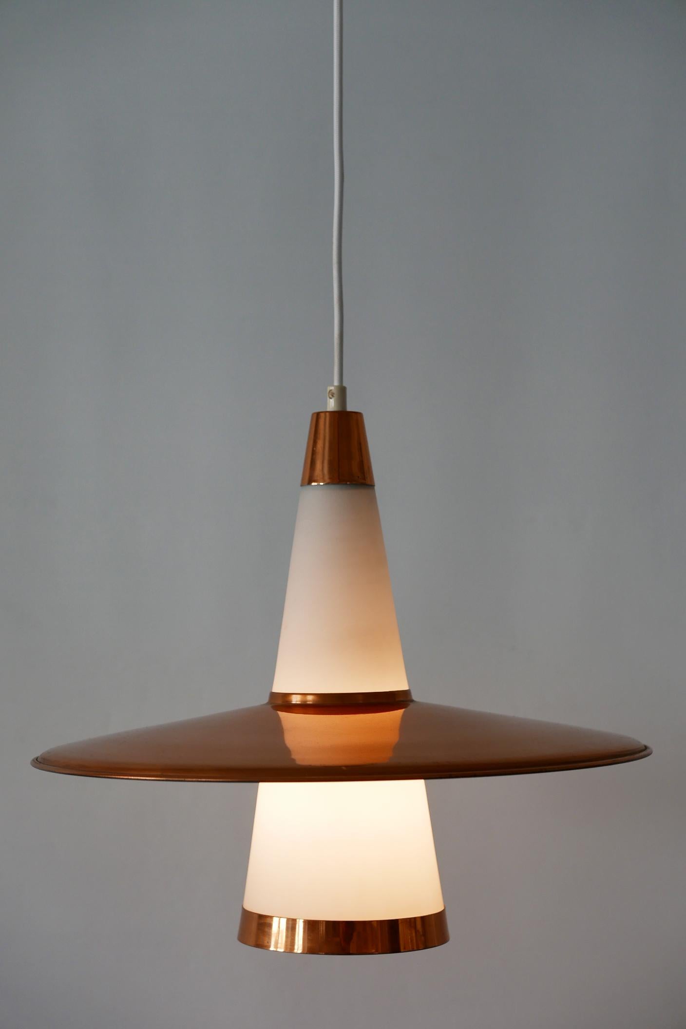 Mid-Century Modern Sputnik-Pendelleuchte aus Kupfer und Opalglas UFO 1950er Jahre Dänemark im Angebot 3