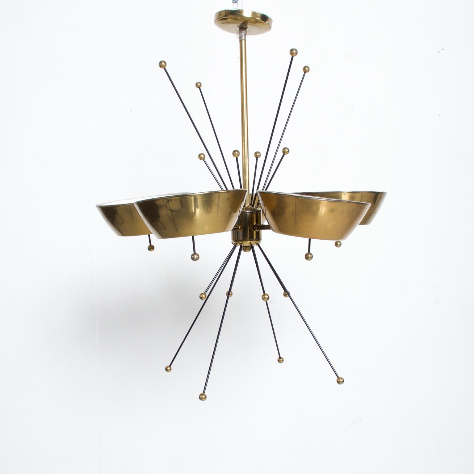 Mid-Century Modern Sputnik Italian Chandelier in Brass Paavo Tynell Attributed In Good Condition In Chula Vista, CA