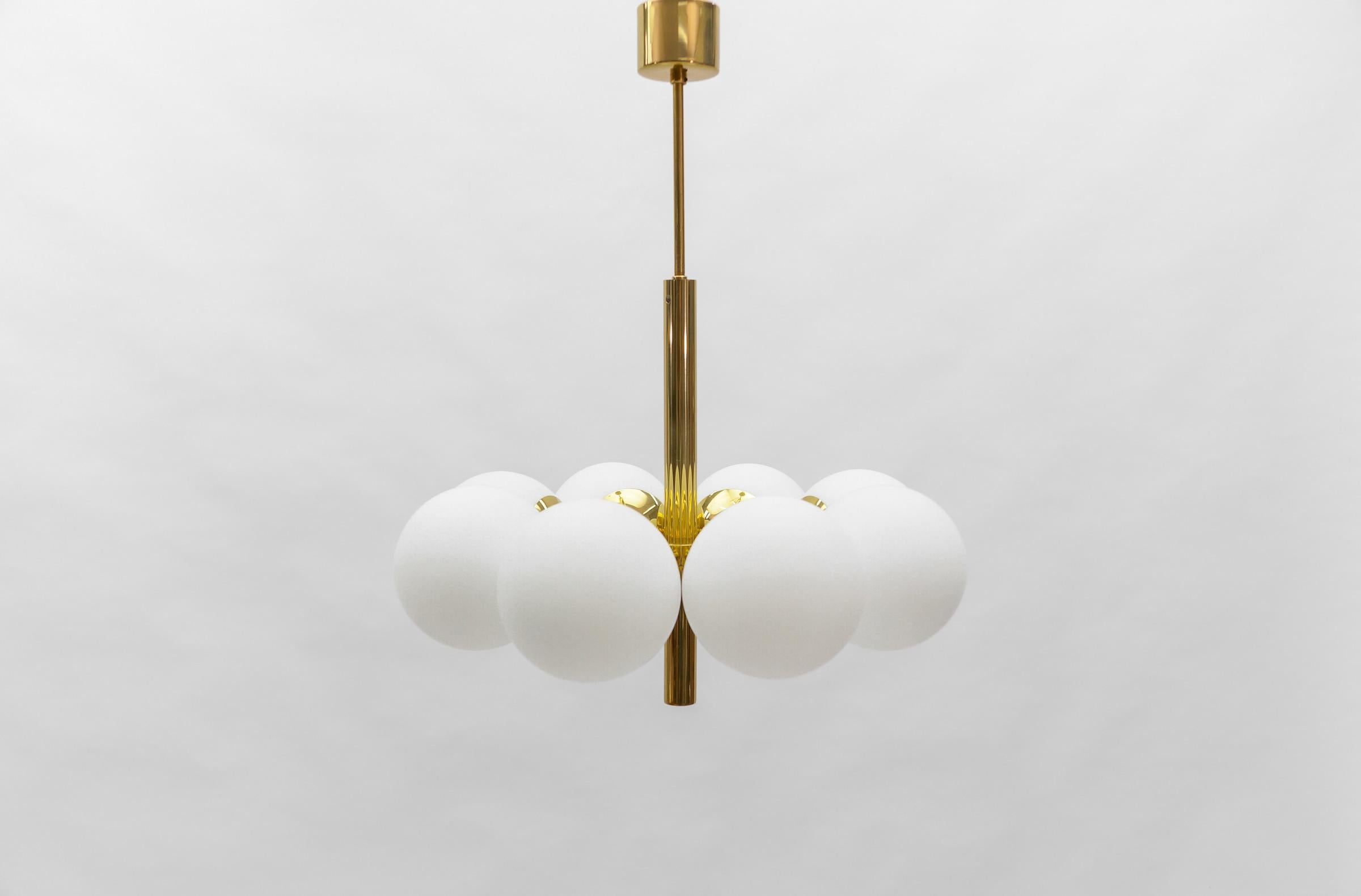 Beautiful golden Sputnik chandelier from the 1960s.
The opal glass lampshades spread a cozy light.
The lamp has a very high-quality finish.
Very modern design with a fantastic look.

Manufacturer: Kaiser Leuchten

The height can be increased from