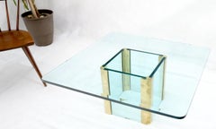 Tavolino da caffè quadrato in vetro e ottone della modernità di metà secolo