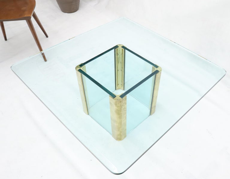 20th Century Mid-Century Modern Square Glass and Brass Coffee Table For Sale