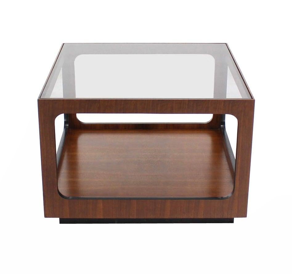 Mid-Century Modern Table de lampe d'appoint pour café de style Modernity Square Cube Walnut Base Glass Top en vente