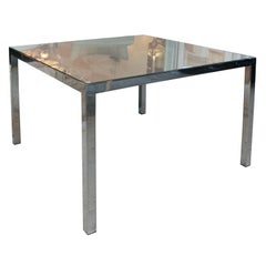 Table de salle à manger carrée moderne du milieu du siècle dernier avec pieds rectangulaires chromés et plateau en miroir