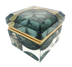 Quadratischer facettierter Sommerso-Muranoglaskasten mit Deckel aus der Mitte des Jahrhunderts mit 24 Karat Gold