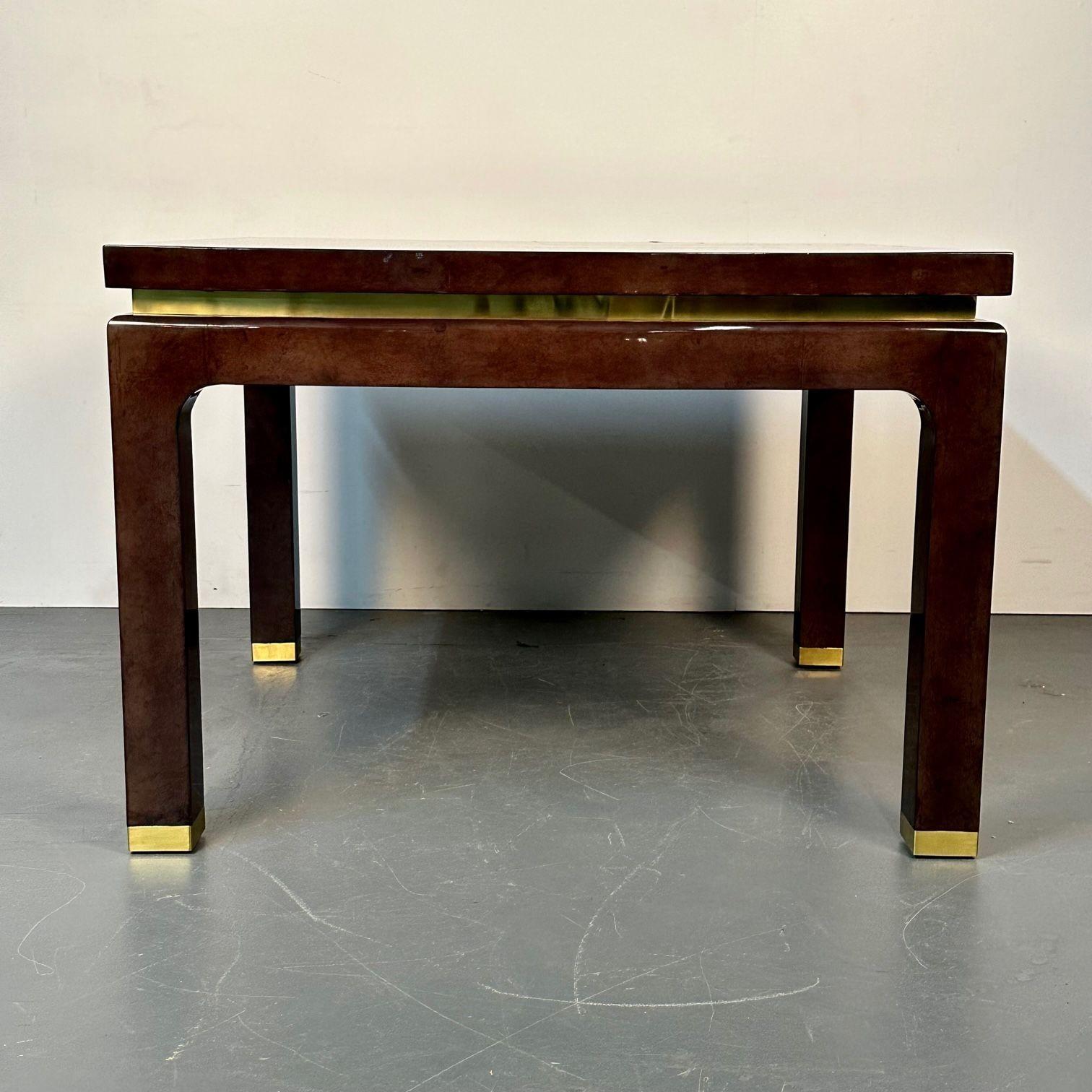 Mid-Century Modern Table de jeu / table basse carrée moderne du milieu du siècle dernier, laque et laiton, style Springer en vente